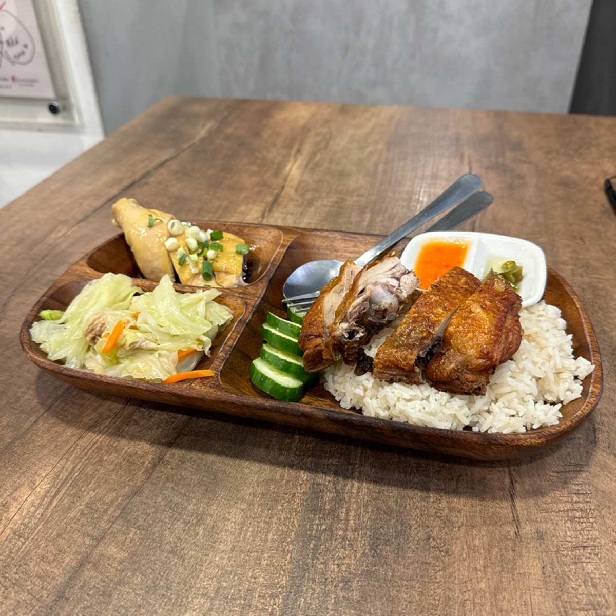 Meal image of 池先生 公館店: 燒臘雙拼椰漿飯，看起來簡單，但十分美味 shot by Jacker