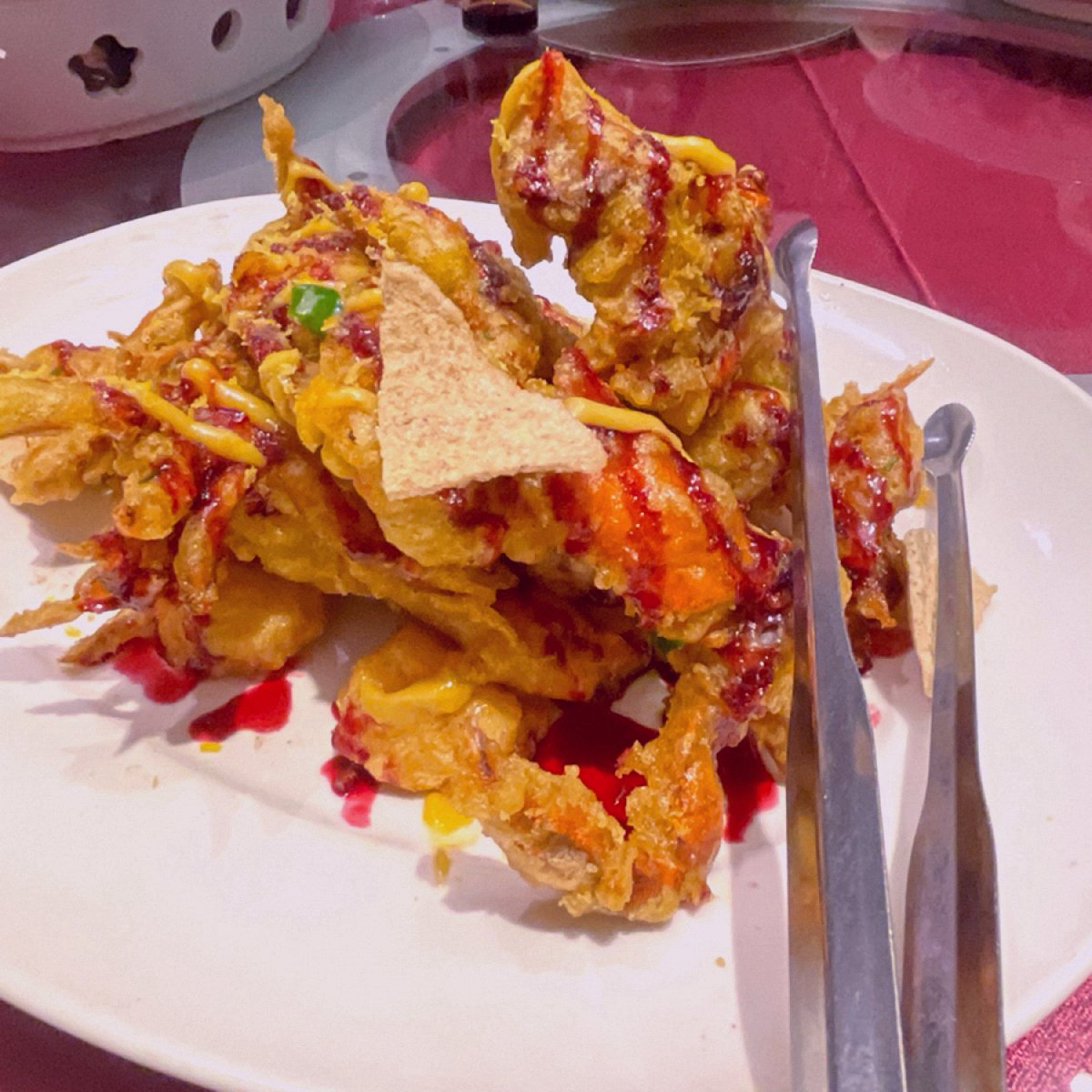 老新台菜 十全店 的餐點圖片：第六道➰酥炸軟殼蟹🦀
老新採用大隻而非小隻的軟殼蟹
讓端上桌時的視覺感更為澎湃
大隻蟹本身也擁有更 由Shiny 拍攝