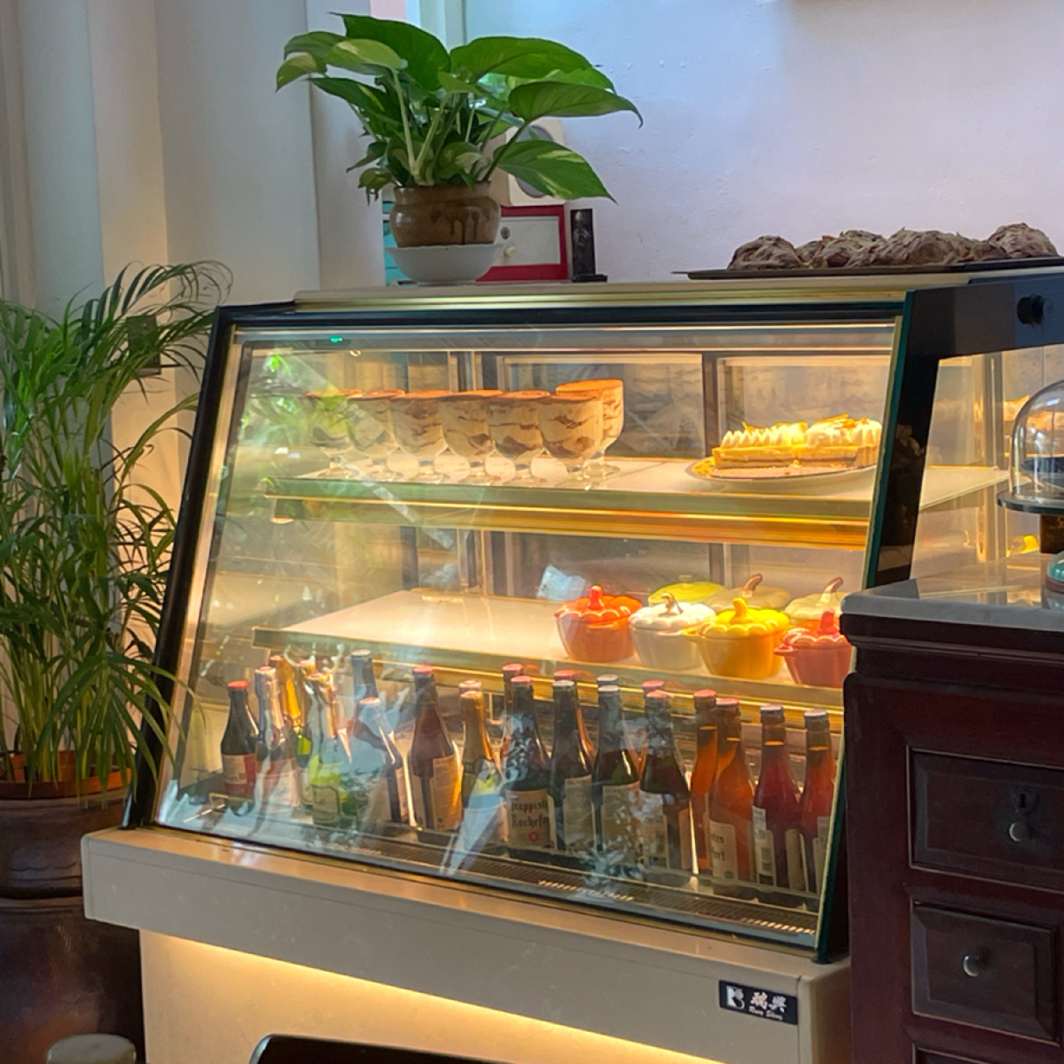 Vibe image of La Belle Maison Cafe 法國傳統手工甜品咖啡:  shot by HIH J