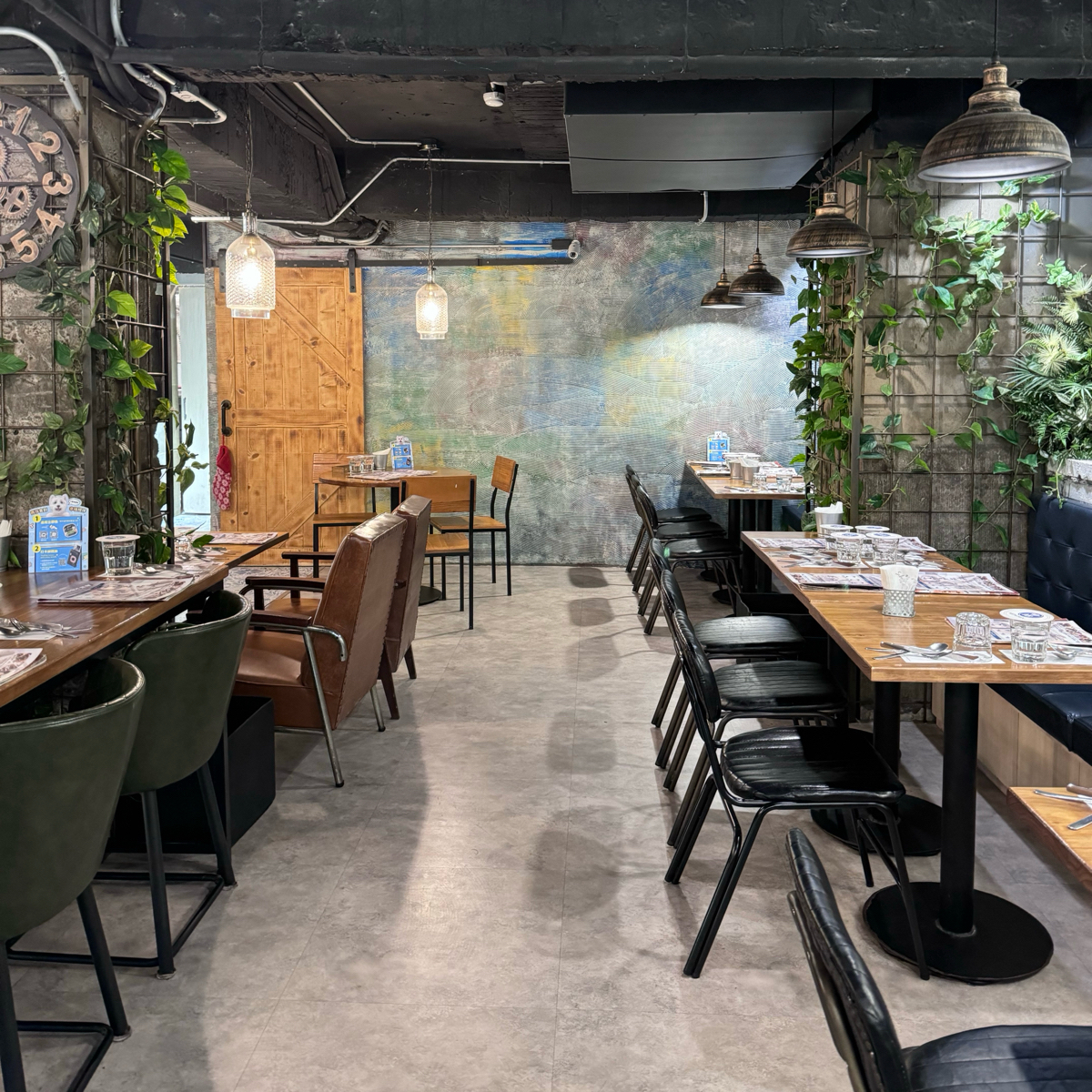 Vibe image of 舒曼六號餐館 小巨蛋南京店: 一樓座位 shot by Ina