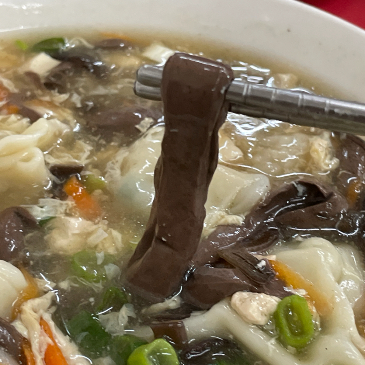 Meal image of 福樂水餃牛肉麵: 這是鴨血條 shot by Freddy Liu