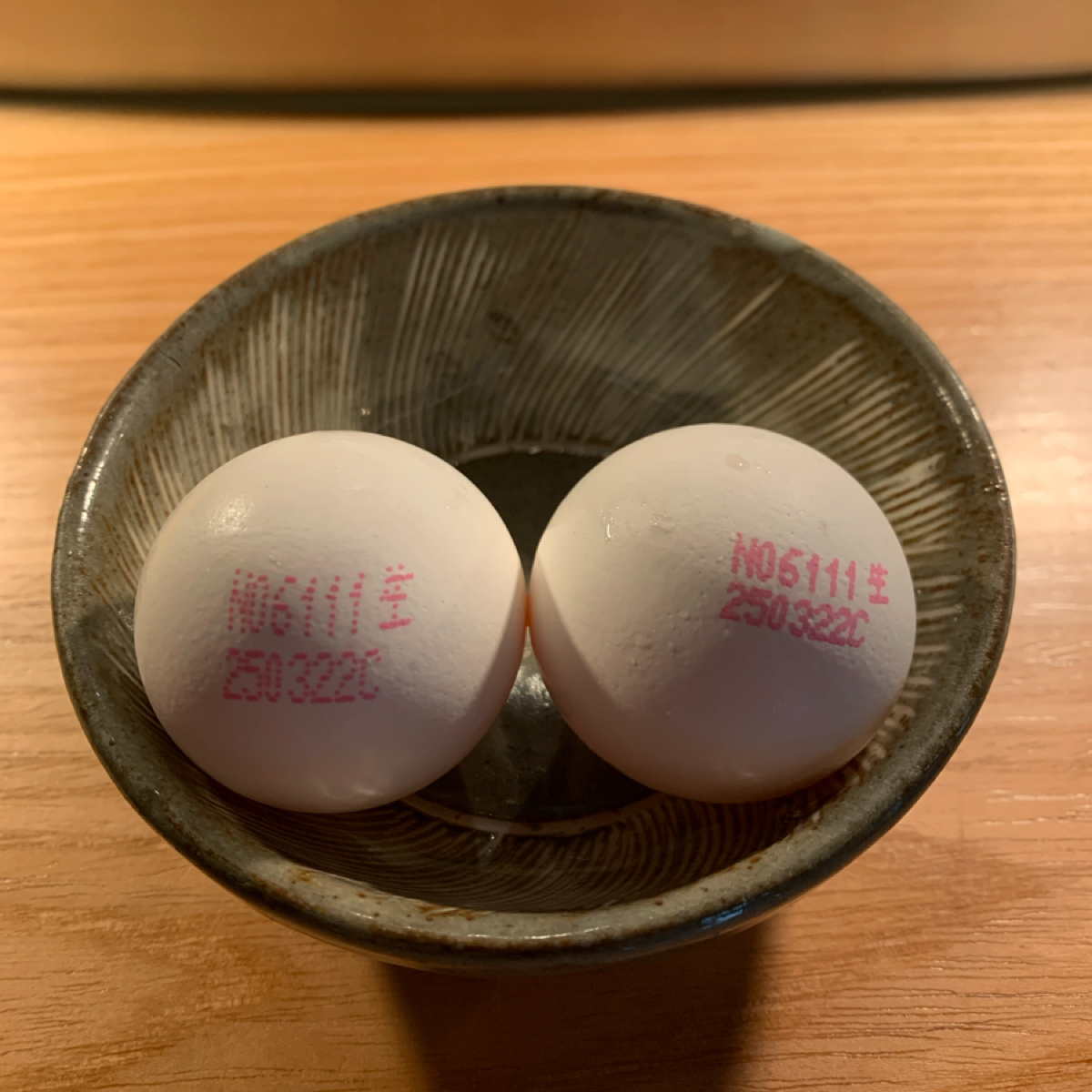 挽肉と米 台北華山 のレストランの写真：生蛋僅一人一個，按其殼上的溯源編碼，應是國內大成集團的生食級雞蛋，唯可惜的仍是一般籠飼（生產方式代碼 byFood Scouter 