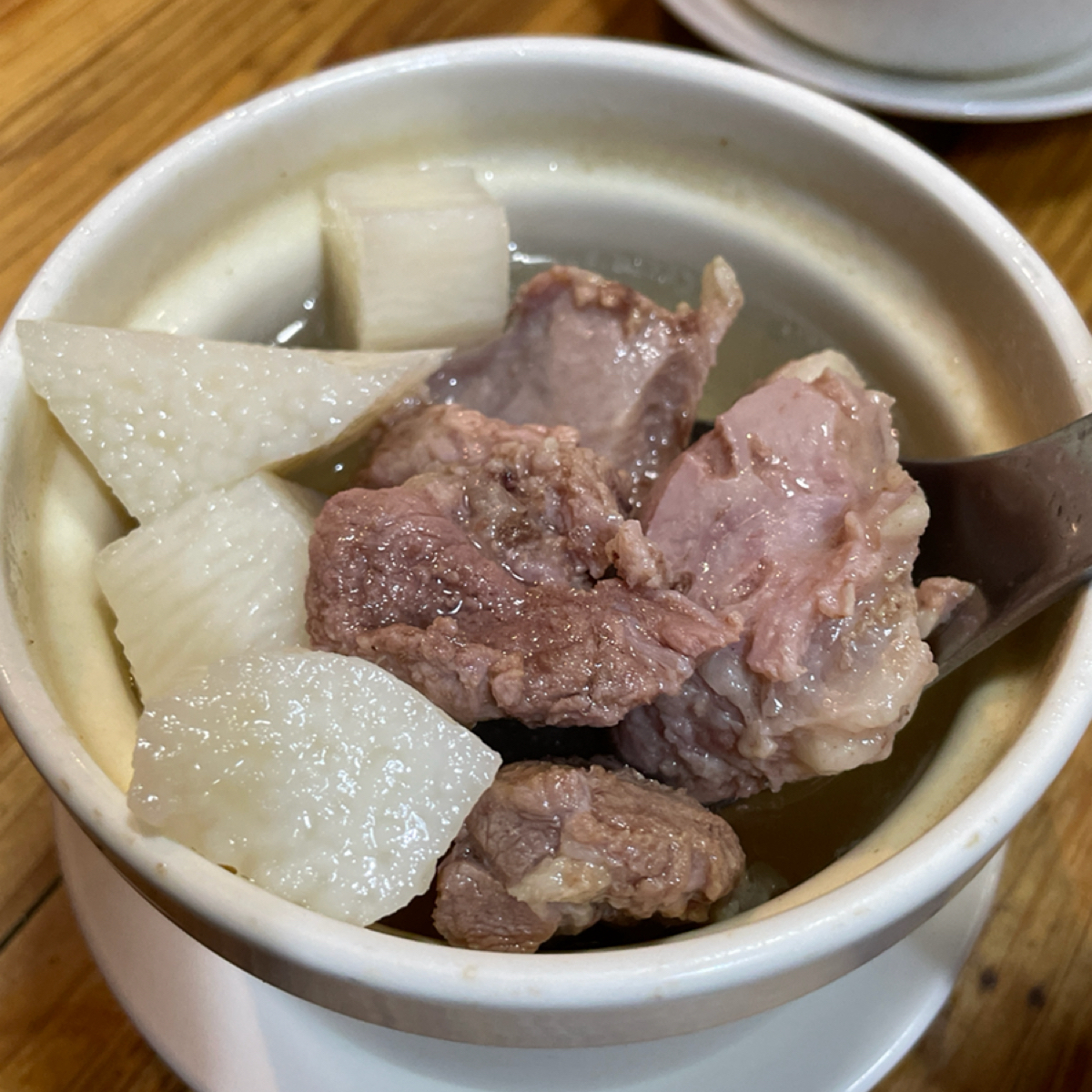 Meal image of 采岳軒重慶抄手麵食: 各位觀眾！排骨湯肉有五塊很多欸！ shot by Freddy Liu