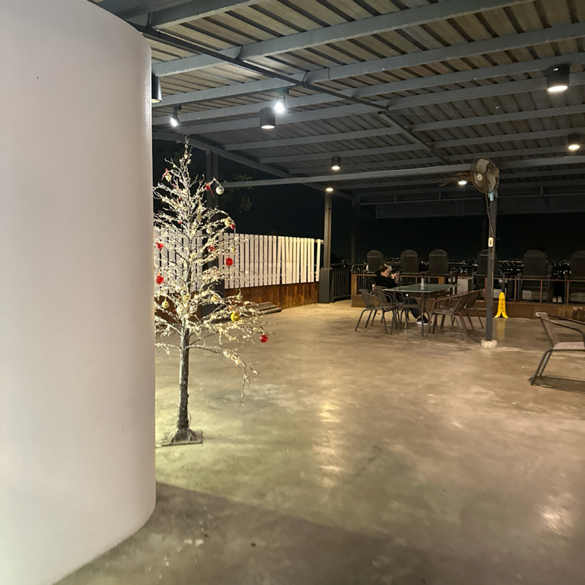 貓頭鷹廣場 の雰囲気の写真： byYY 