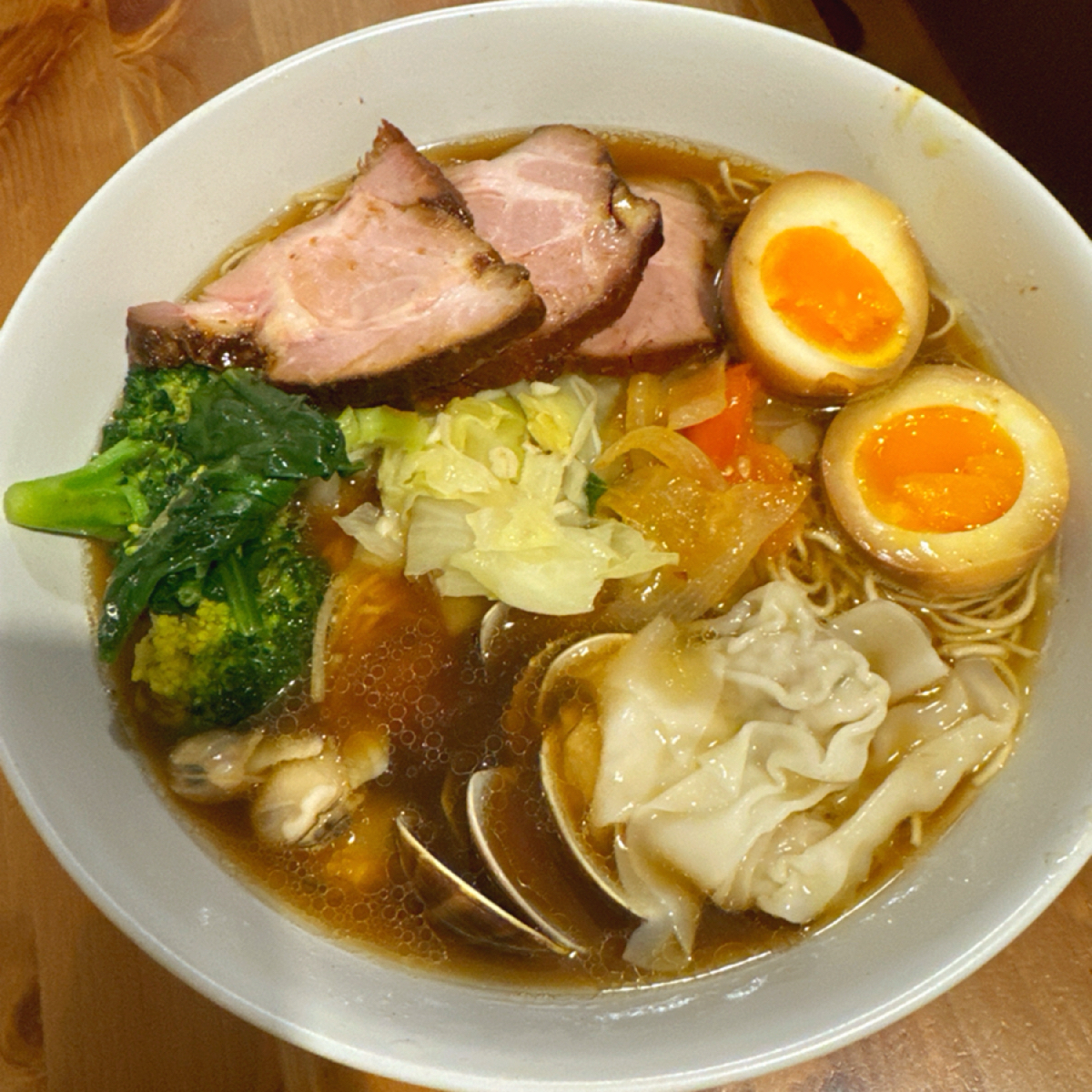 あお．実家和食処 のレストランの写真：豪華蛤蠣雞湯拉麵280元 by跟著小胖吃胖胖 
