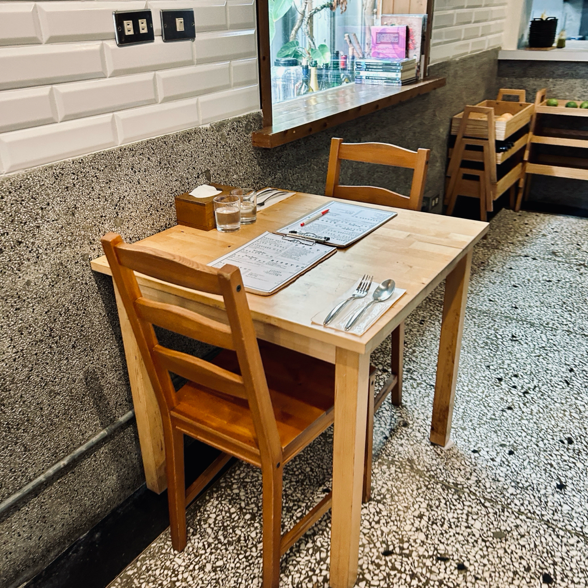 Vibe image of No.4 Pasta 義大利麵肆號商行: 本次座位區 shot by Shiny