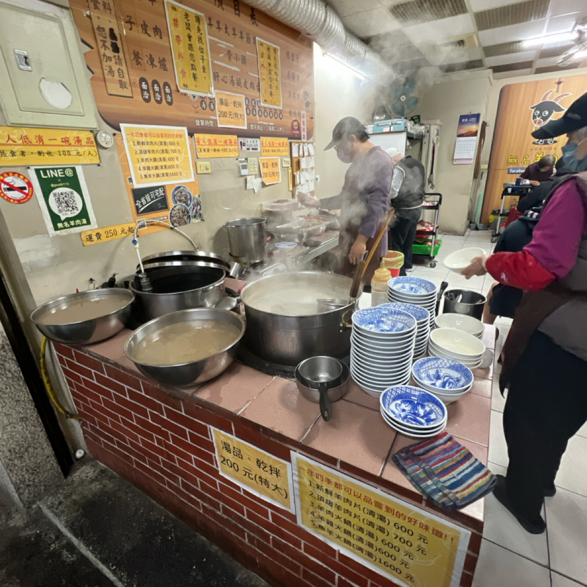 無名羊肉湯-大菜市 の雰囲気の写真：廚房 by動吃動吃動吃 