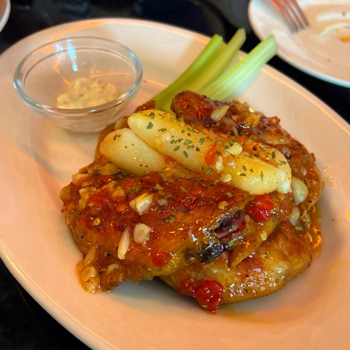 PPM Cafe&amp;Bar のレストランの写真：BBQ酸辣雞翅及年糕 by每個人都在找他的貓 