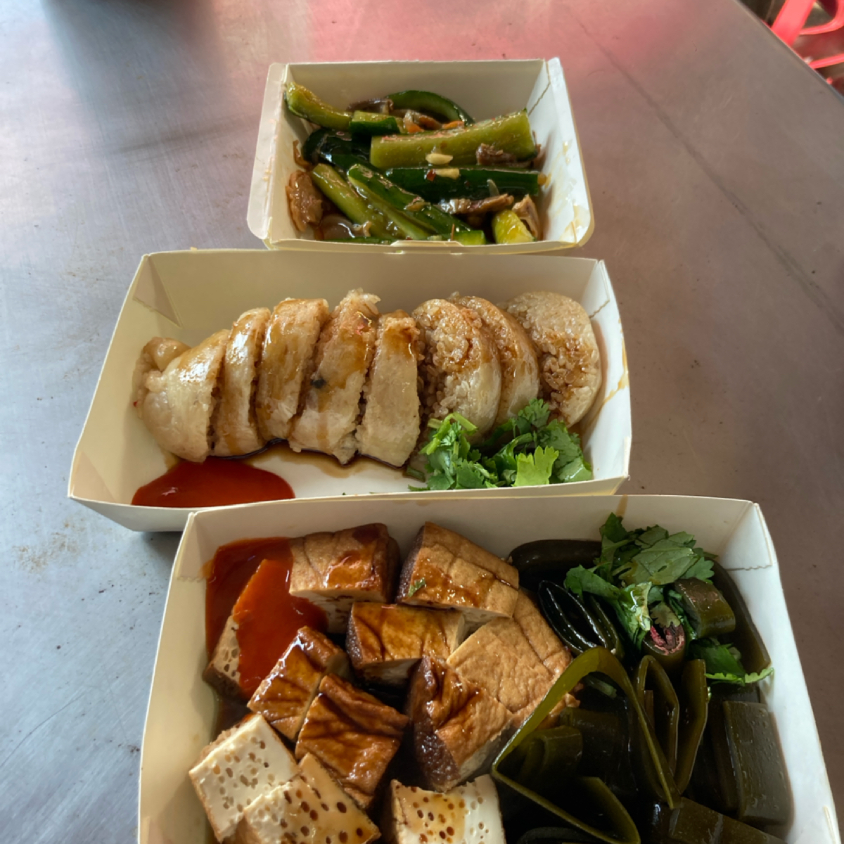 Meal image of 金字塔三角湯圓: 由上到下依序是：生腸頭涼拌小黃瓜$60、糯米腸小份$90、油豆腐2個$35和海帶2個$35 shot by 小蛙