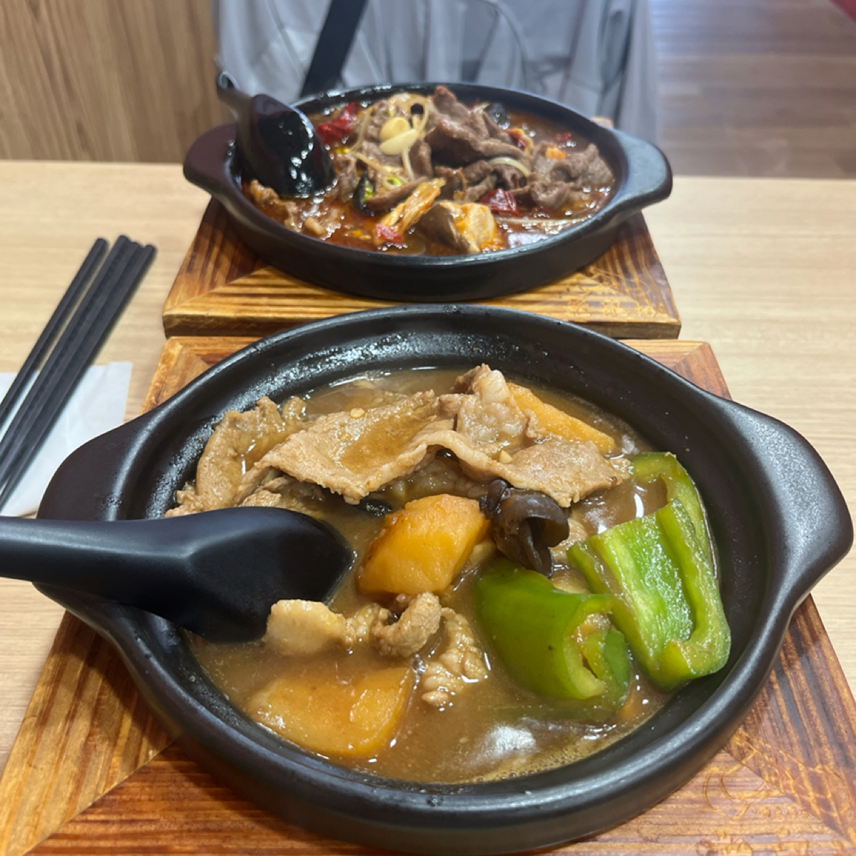 Meal image of 老泉城黃燜雞米飯 漢口店: 黃燜豬和水煮牛 shot by  楊