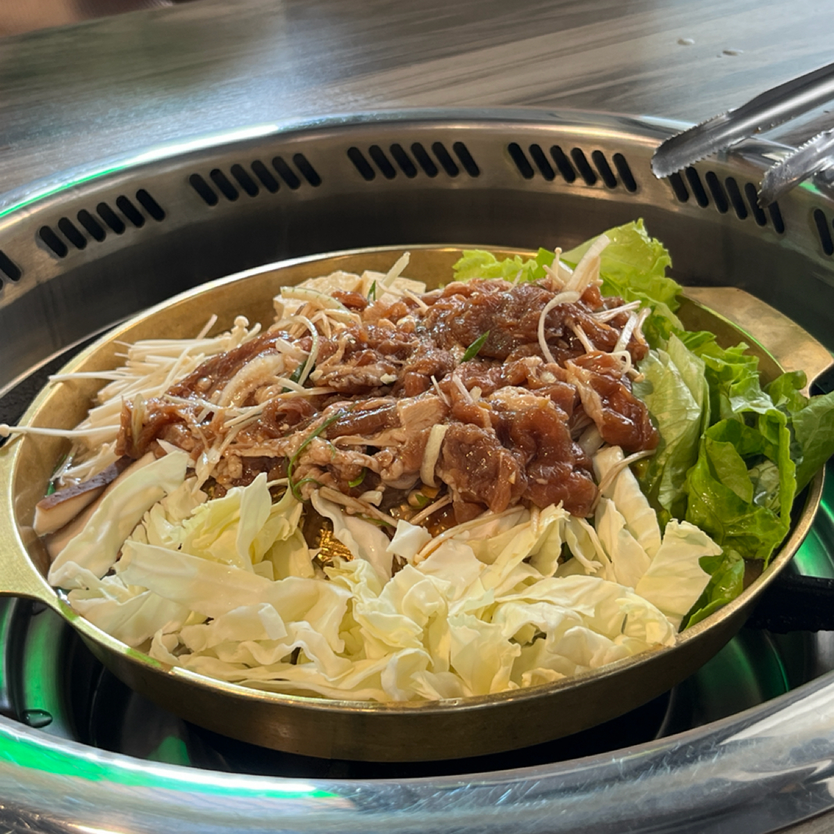 Meal image of 松島송도韓國料理: 炒豬五花，老闆在你眼前現炒，炒得很好👍 shot by 阿官