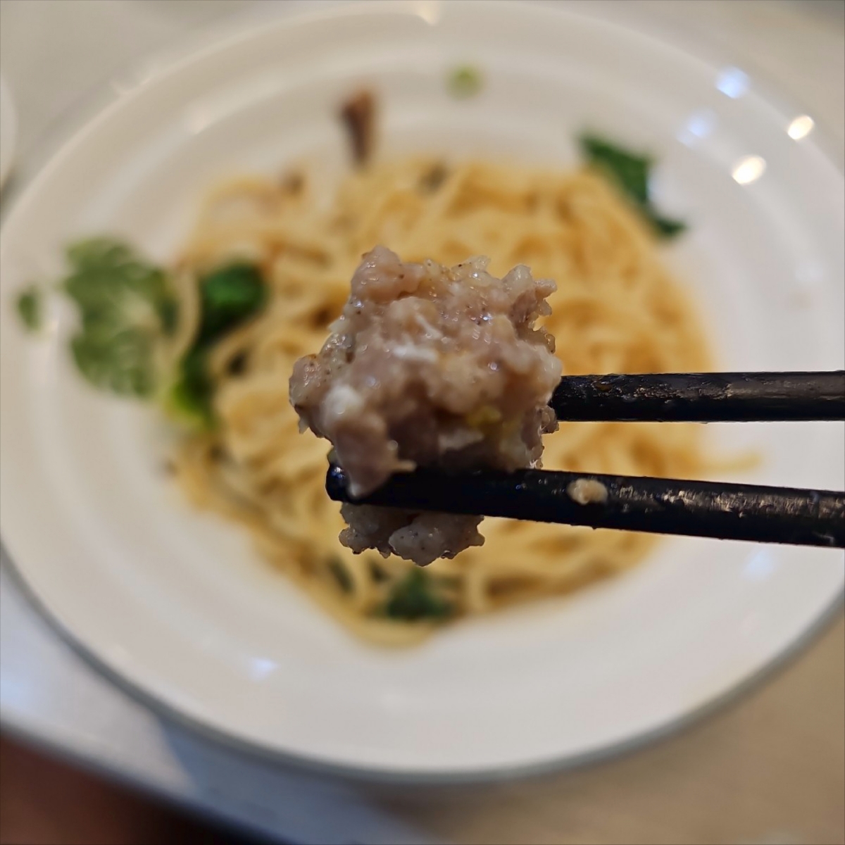 Meal image of 鰤樂仨 新加坡小吃: 麵裡面蠻特別的加了二塊小肉塊
口感像是湯圓的內餡一樣鹹香鹹香的
還不賴～😊😊 shot by 吃貨胖胖
