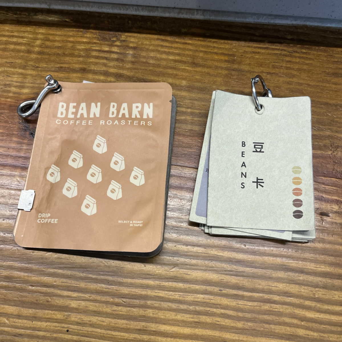 Menu image of BEAN BARN 豆荒良倉: 菜單小小兩本，分成餐點跟豆卡 shot by 阿官