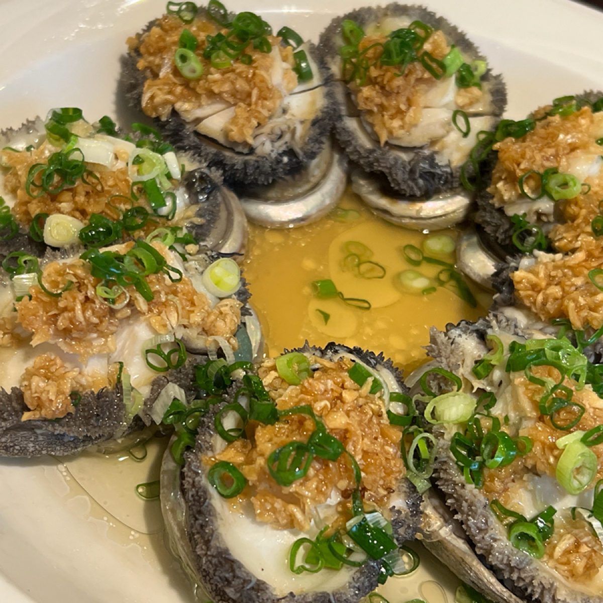 隱食家 的餐點圖片：蒜蓉鮑魚 由動吃動吃動吃 拍攝
