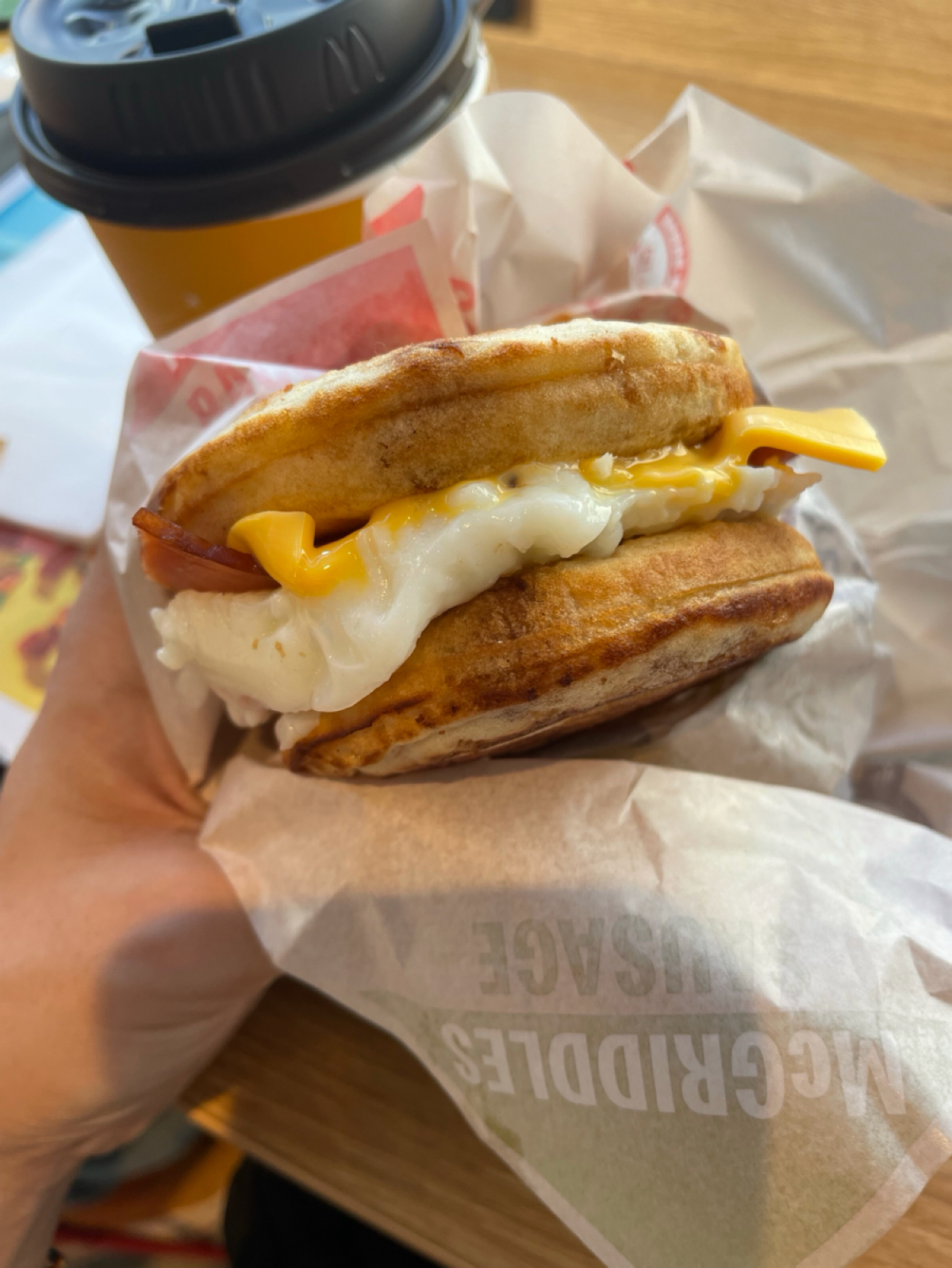 Meal image of マクドナルド 烏丸五条店: 培根蛋起司鬆餅堡 shot by 乃子過日子