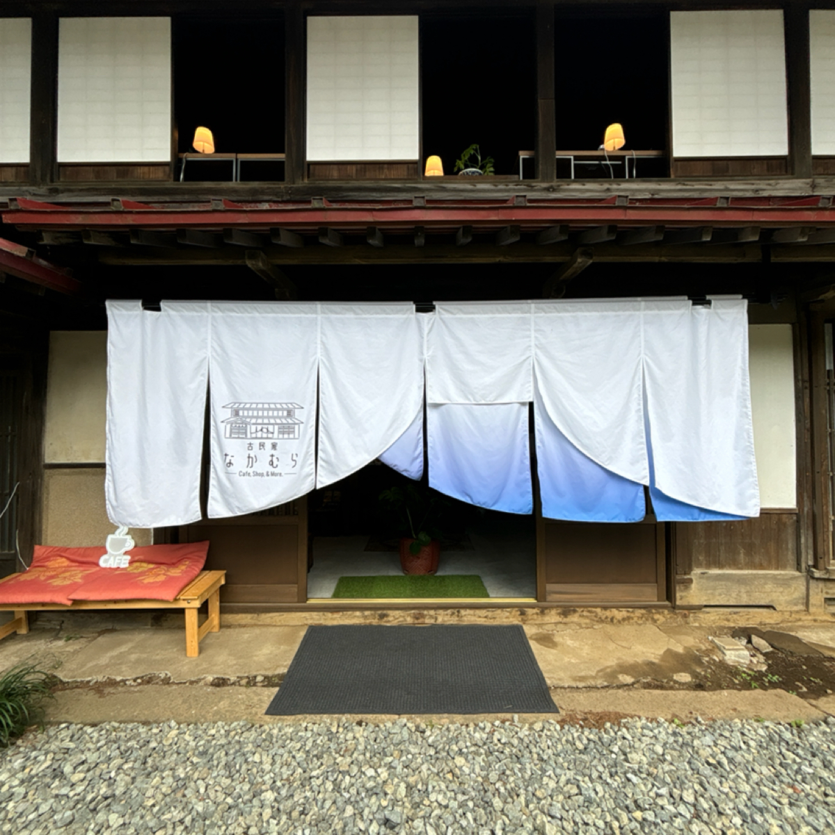 Vibe image of 古民家なかむら: 伴手禮區的門簾是富士山造型 shot by 秋桑