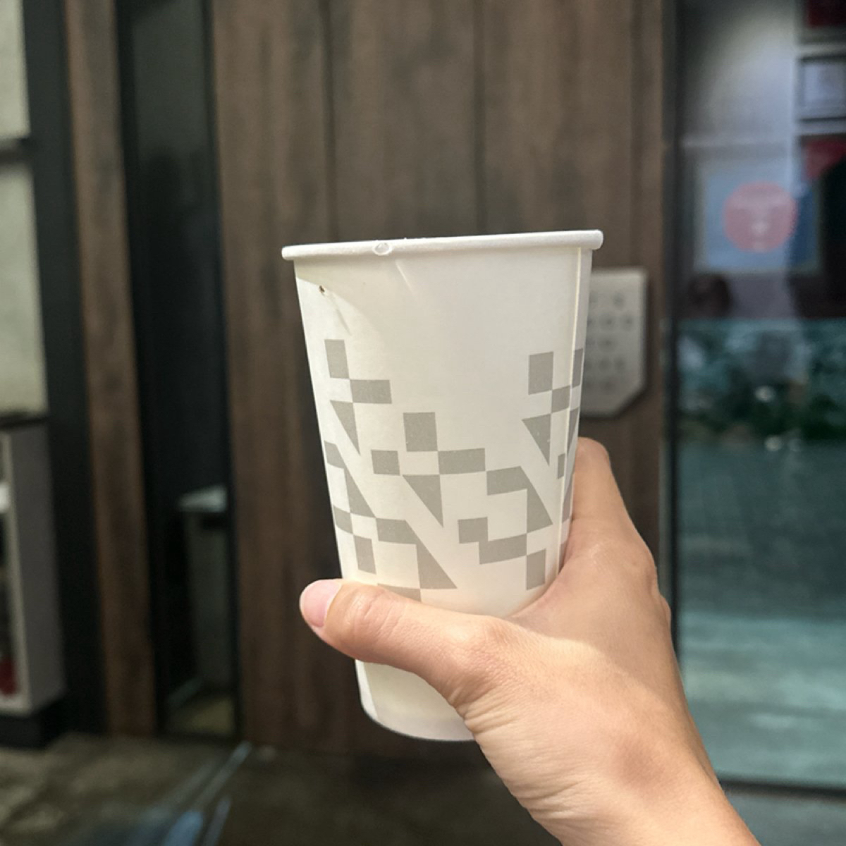 Vibe image of 有你真好湘菜沙龍 台南五妃店: 等待過程的冰水 shot by Luna一枚小吃貨