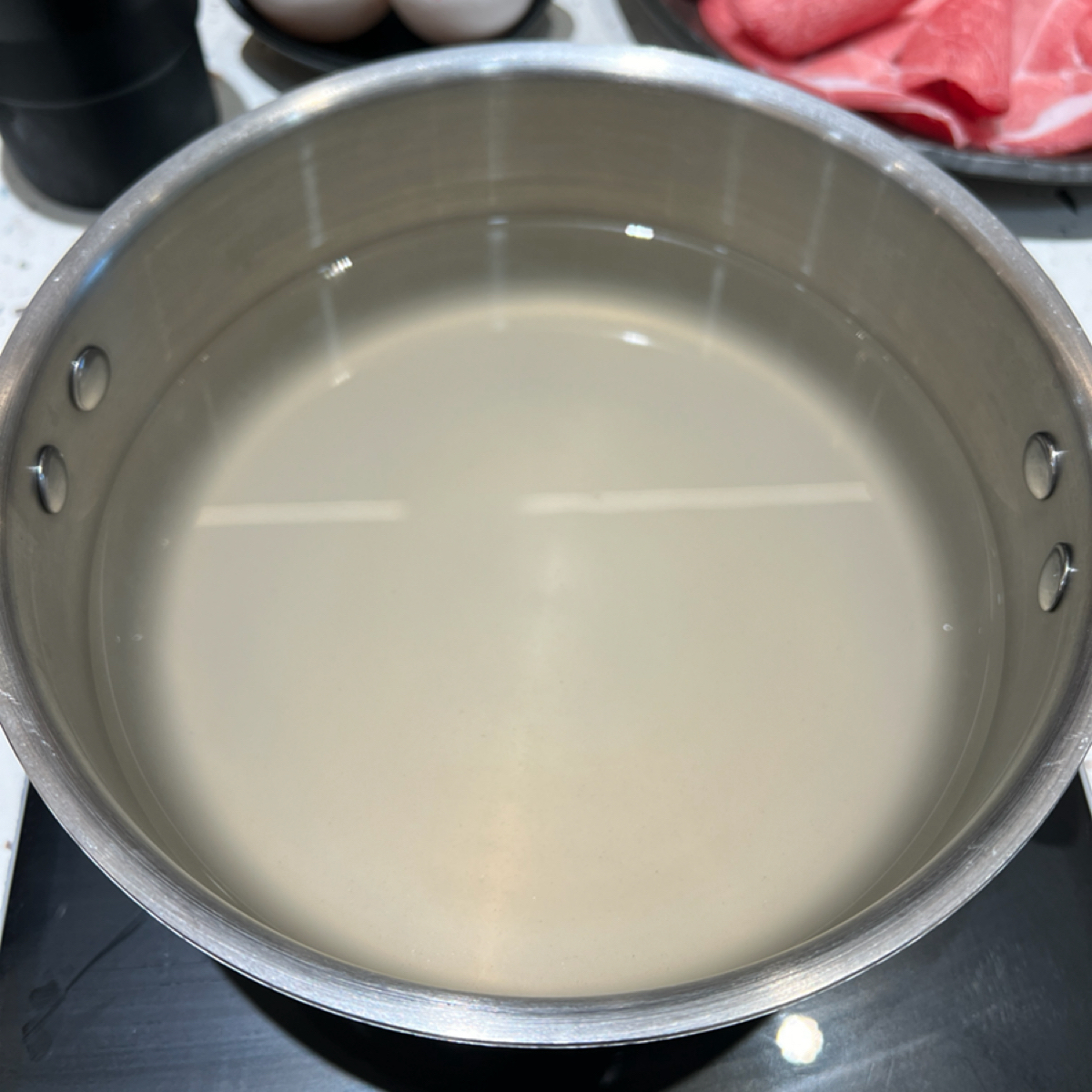 食客三千 のレストランの写真：經典原味豚骨湯，基本款的湯底，拿來煮肉 bySheng 