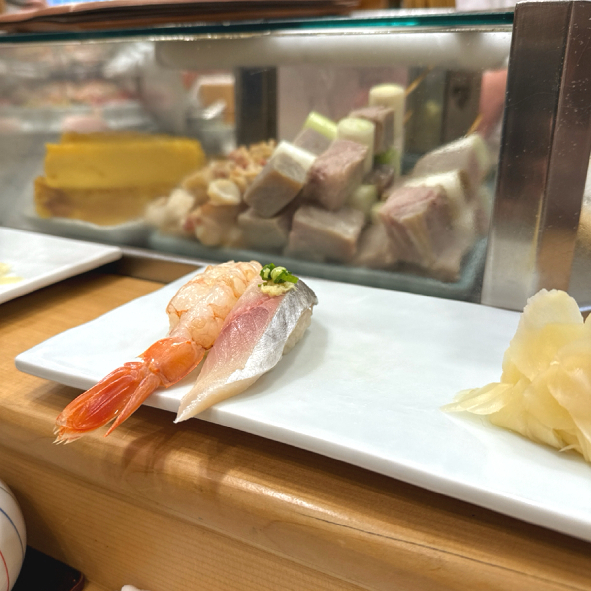 築地寿司清 築地本店 のレストランの写真：NAGOMI 套餐中的紅蝦以及沙丁魚壽司 byJacker 