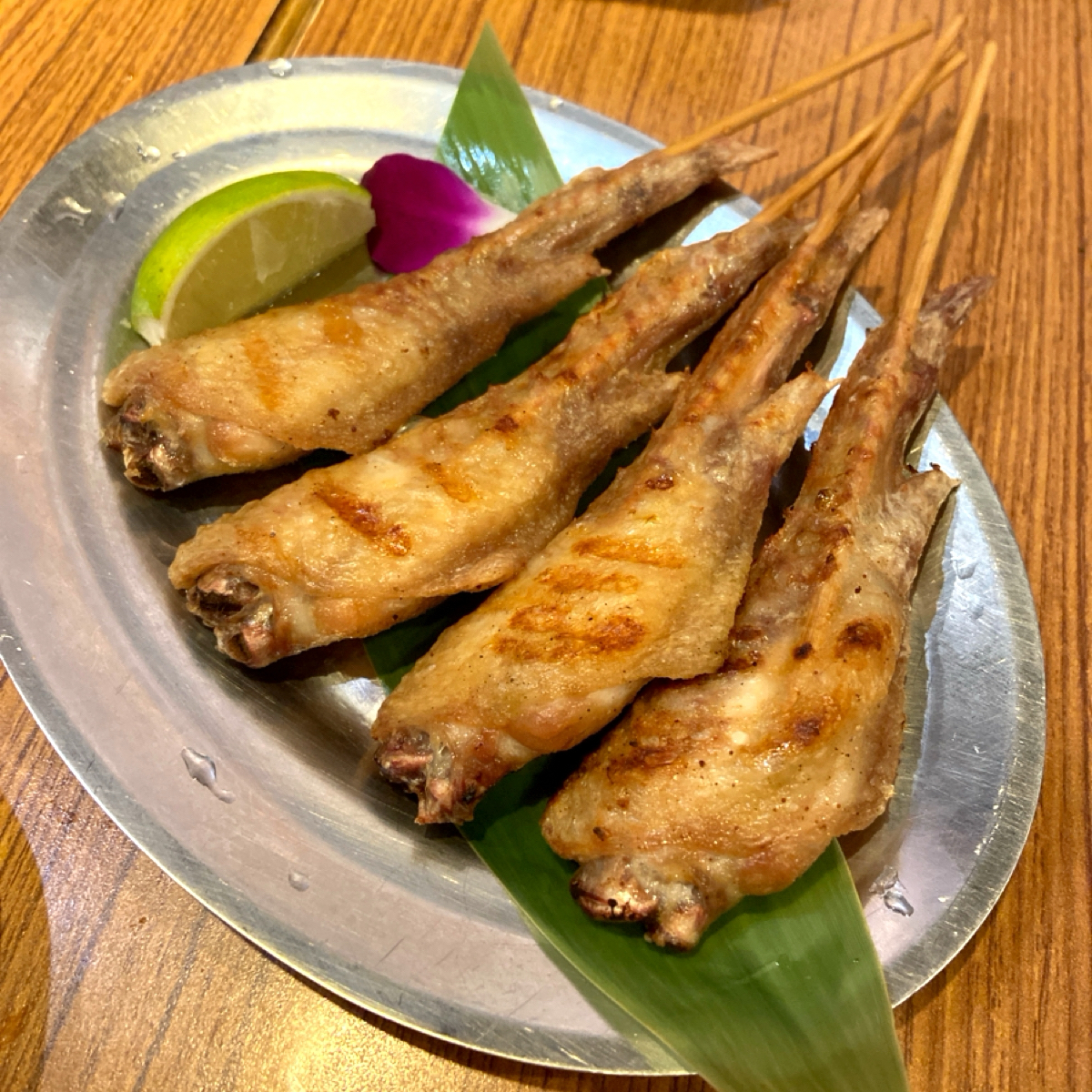 Meal image of 笑居樂食居酒屋小料理: 燒烤手羽先 $139
這一道等蠻久的，燒烤花了些時間，雞翅烤得非常的香，越嚼越香，是道下酒菜，推薦。 shot by 每個人都在找他的貓