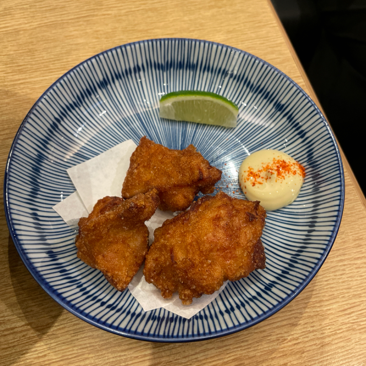 一風堂 微風台北車站店 のレストランの写真：炸雞： 整體炸得比較乾一點，還好 byFreddy Liu 