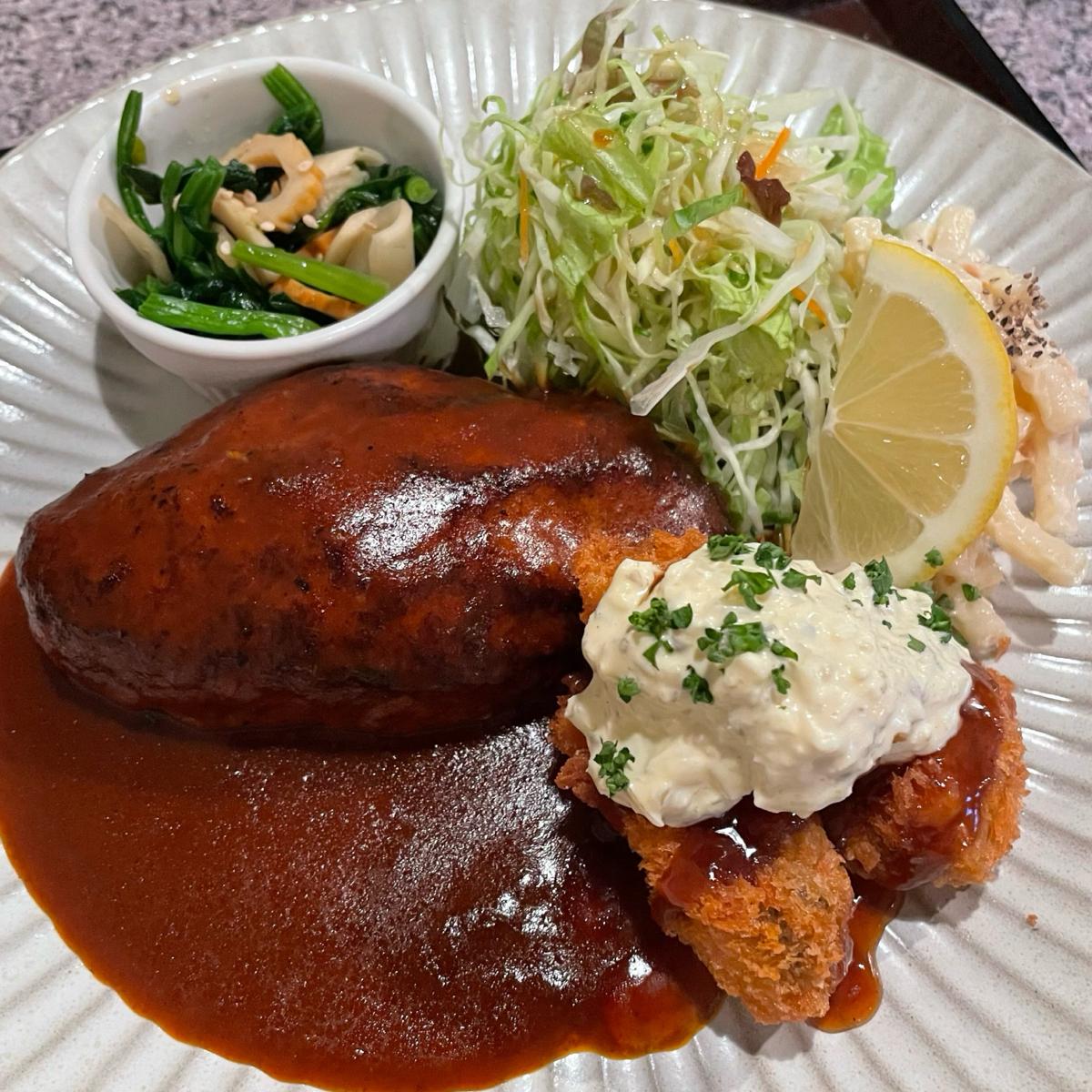 Meal image of Saffron Saffron: 漢堡排+炸牡蠣定食 ¥1500 shot by 乃子過日子