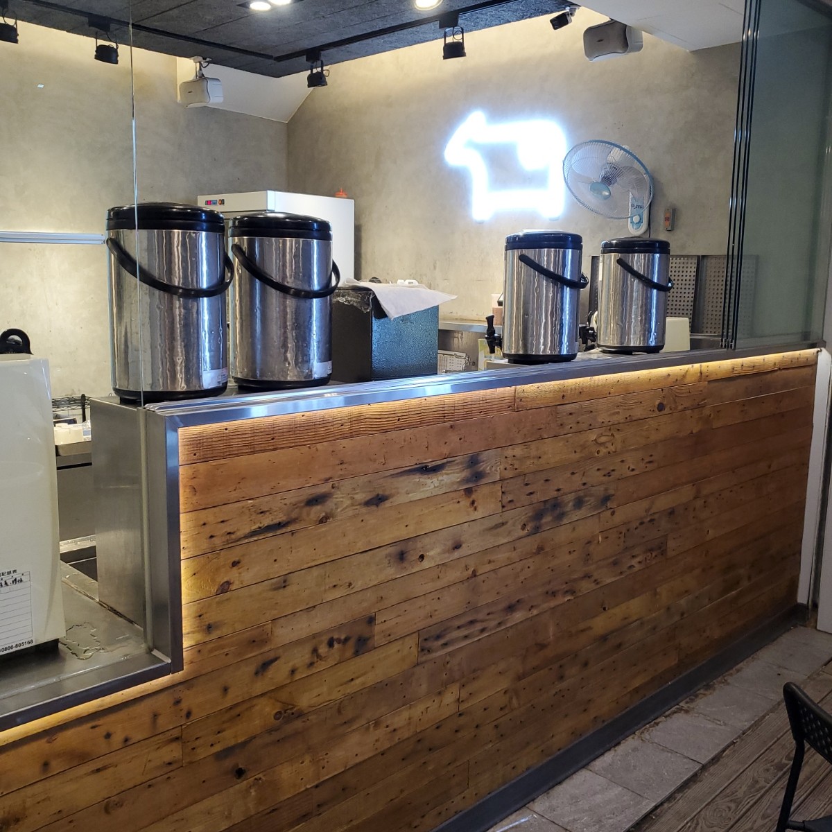 迷客夏Milksha(台中山西店) 的外觀氛圍圖片： 由吃貨胖胖 拍攝