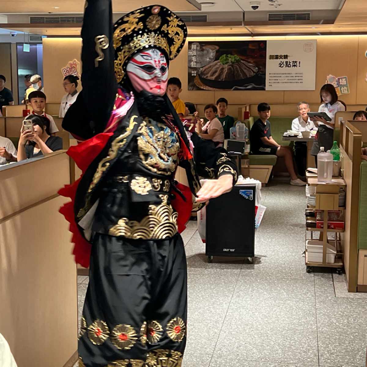海底撈火鍋 高雄大遠百店 的外觀氛圍圖片： 由LESTER 拍攝