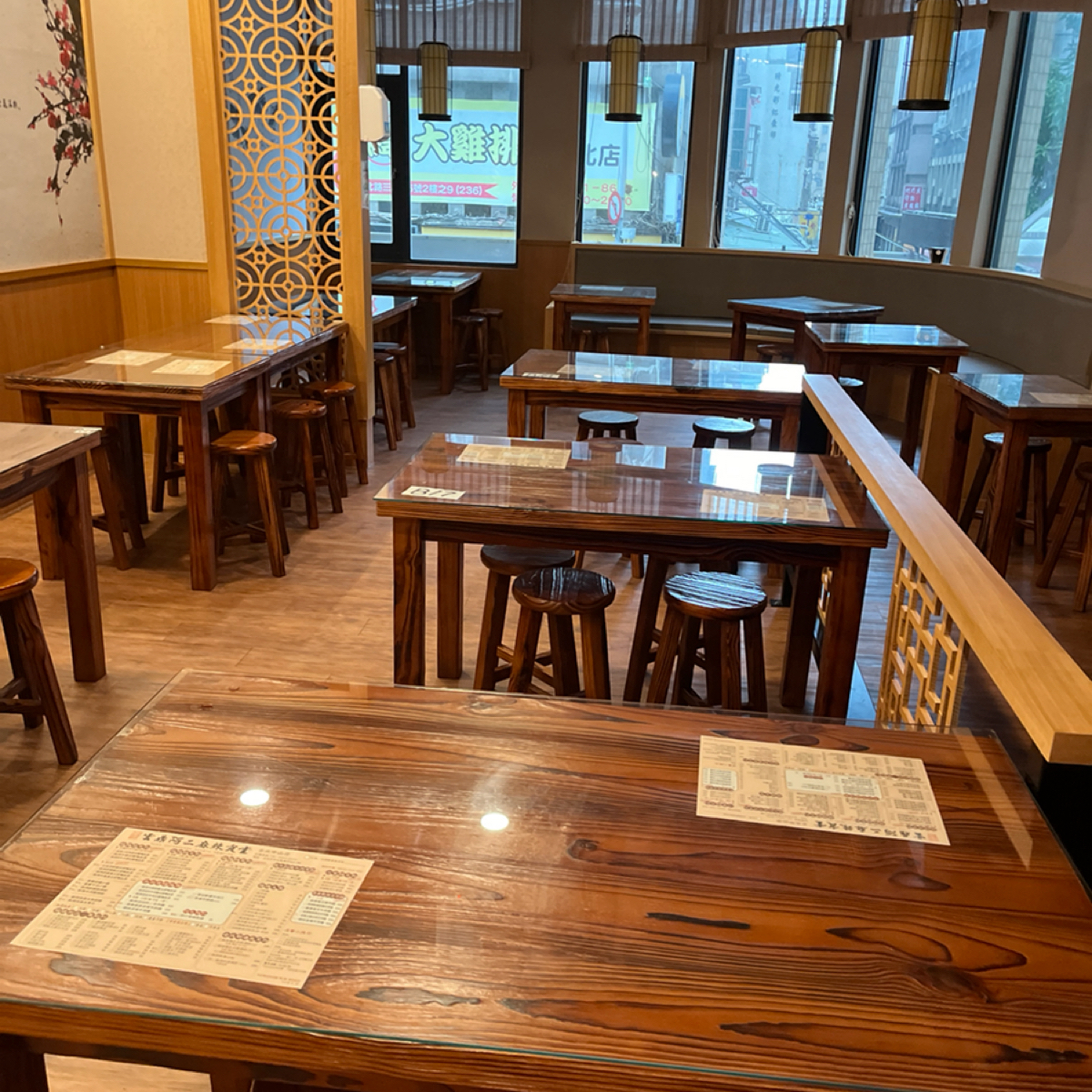 Vibe image of 雲鼎阿二麻辣食堂 中山店: 2樓座位 shot by 打工仔