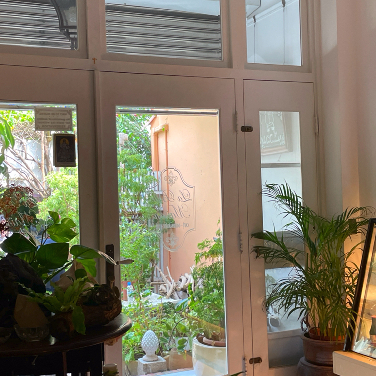 Vibe image of La Belle Maison Cafe 法國傳統手工甜品咖啡:  shot by HIH J