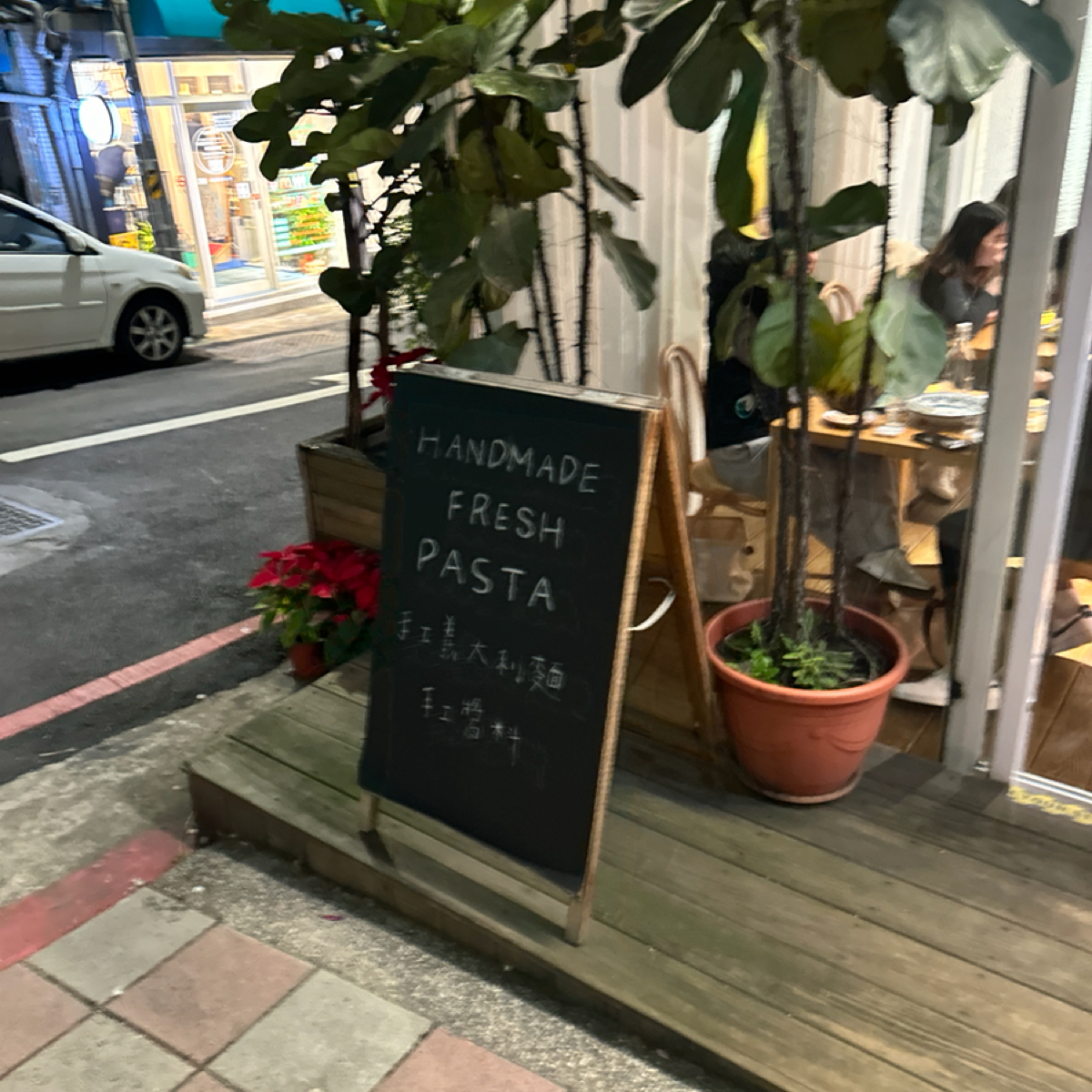Vibe image of Compas Pasta House 康帕斯義麵屋 | 手工義大利麵:  shot by 恬恬子