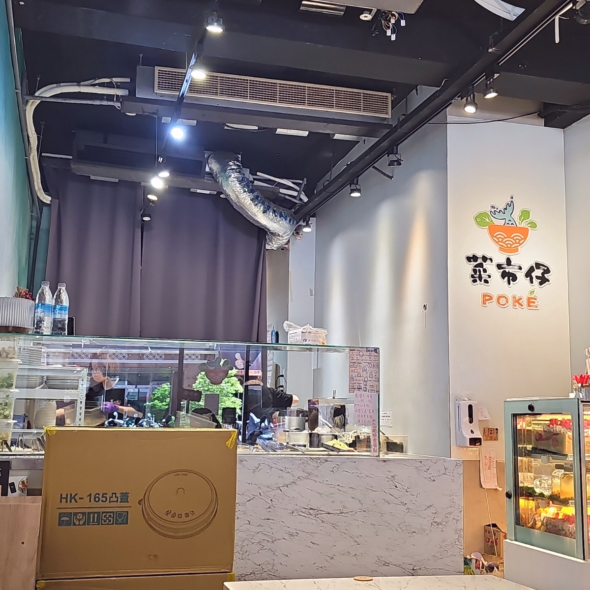 Vibe image of 菜市仔 POKÉ 中和永安店:  shot by 章魚