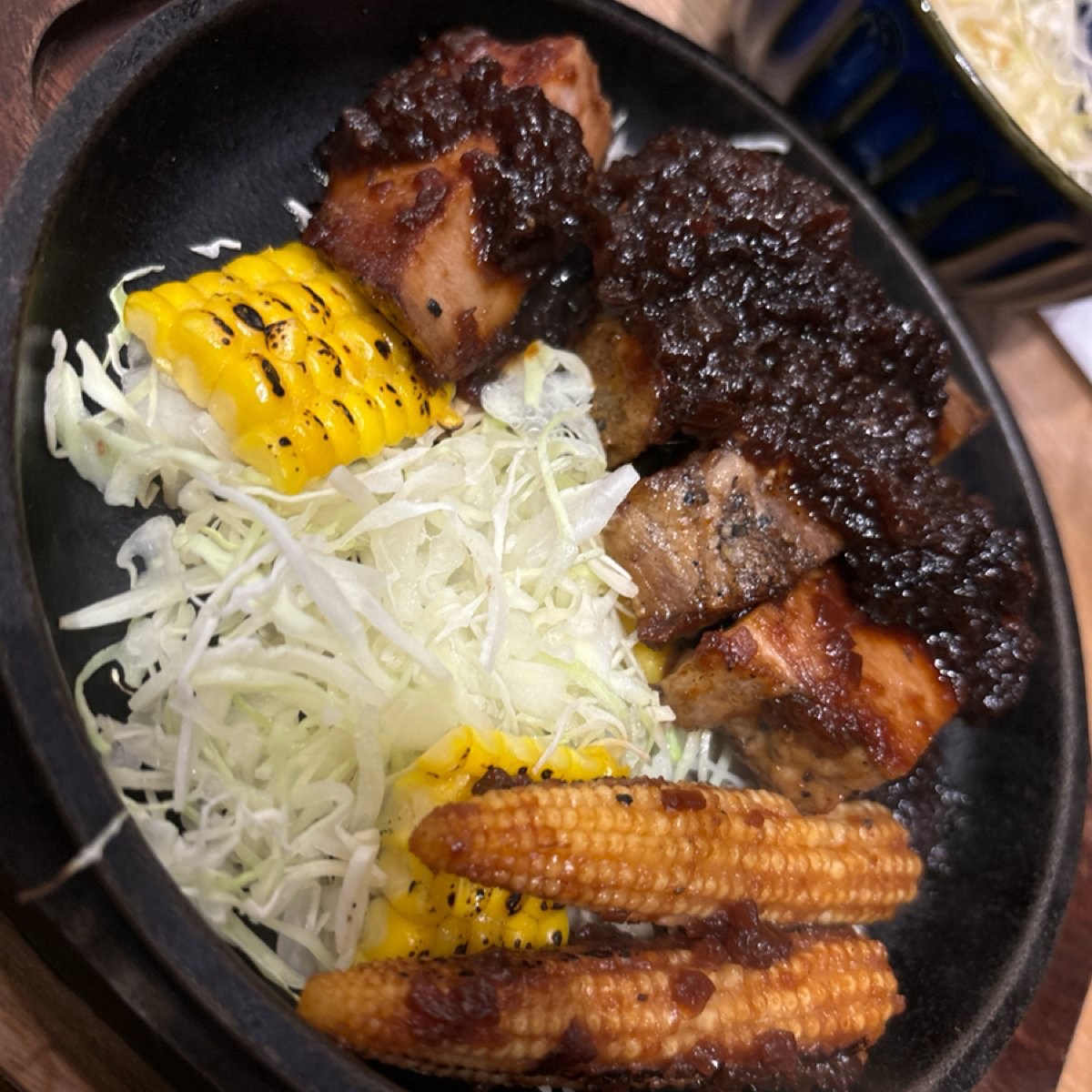 松屋屋精肉店 東京都 千代田區 外神田 のレストランの写真：作為一家位於淺草寺附近的「ハンバーグ専門店」，它能夠在地震後保持如此的元氣，實在令人敬佩。無論是其嚴 by2QT2BSTR8 