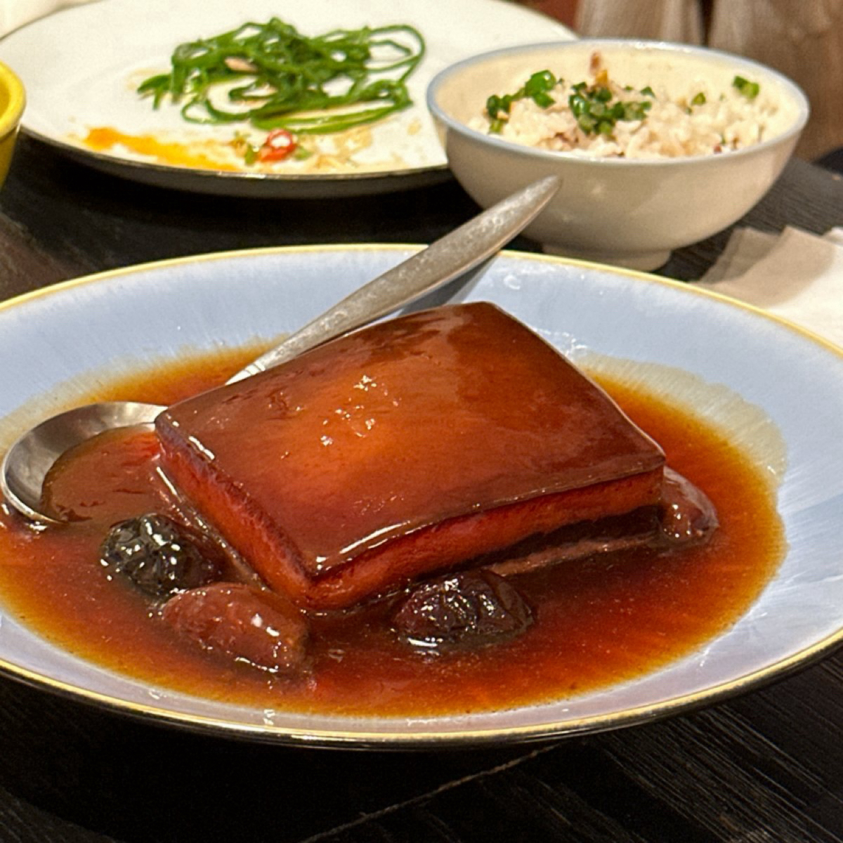 富錦樹台菜香檳 敦北店 のレストランの写真：◇ 蜜棗煨肉 ✨ ◇

整塊豬五花下去燉煮，肥肉分佈很美，表面的油花光滑多汁，加上的清香醬汁，帶有一 by阿波卡 
