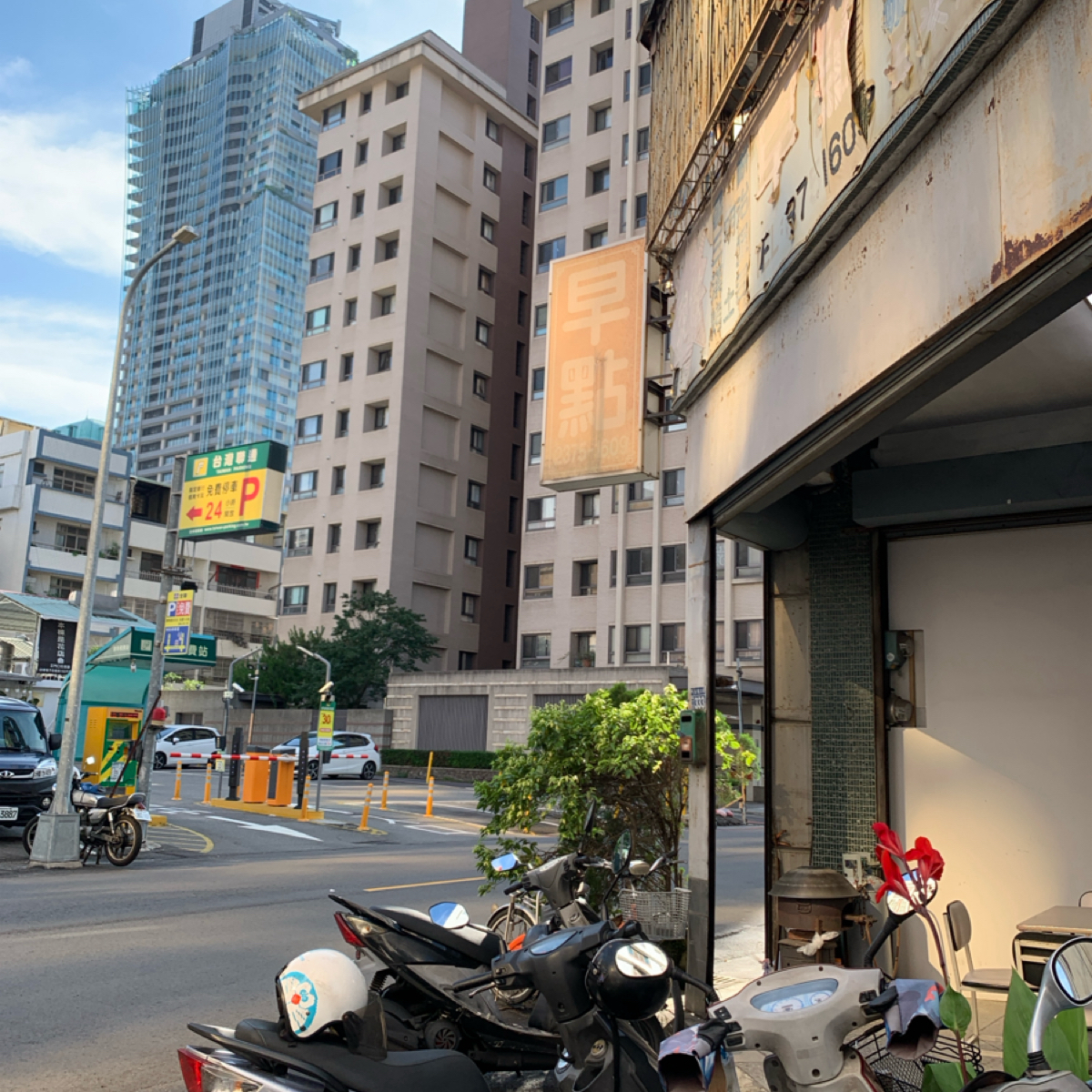 Vibe image of 早餐店: 招牌
店名就是叫早餐店😂 shot by 嚶嚶美代子