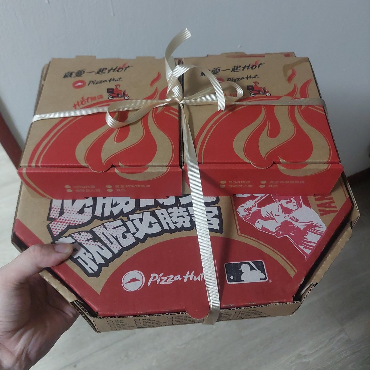 PIZZA HUT必勝客 永吉信義店 の雰囲気の写真：外帶證明 by永遠的新手 