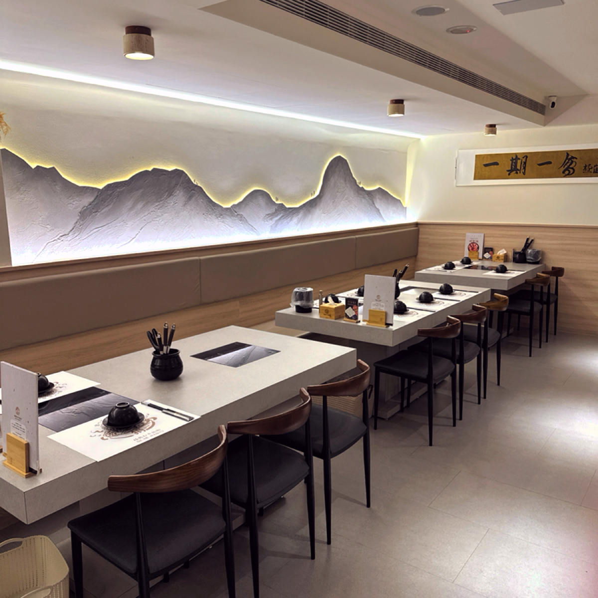 Vibe image of 極鶴和牛鍋物 旗艦店:  shot by Lisa Wang