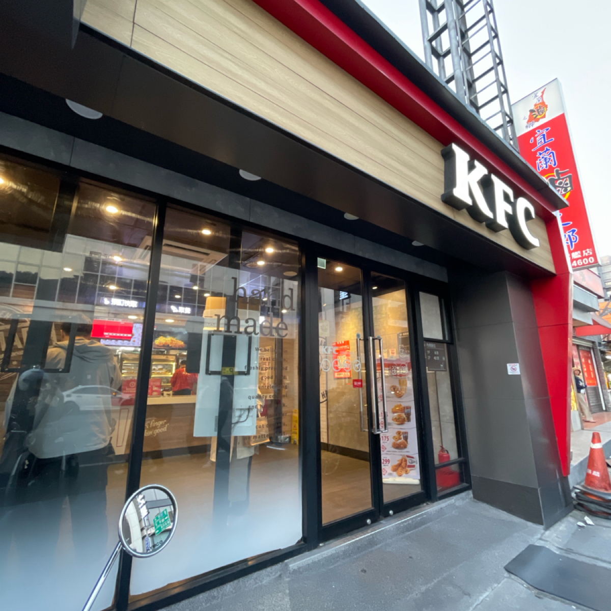 Vibe image of 肯德基KFC  宜蘭礁溪餐廳:  shot by Queena