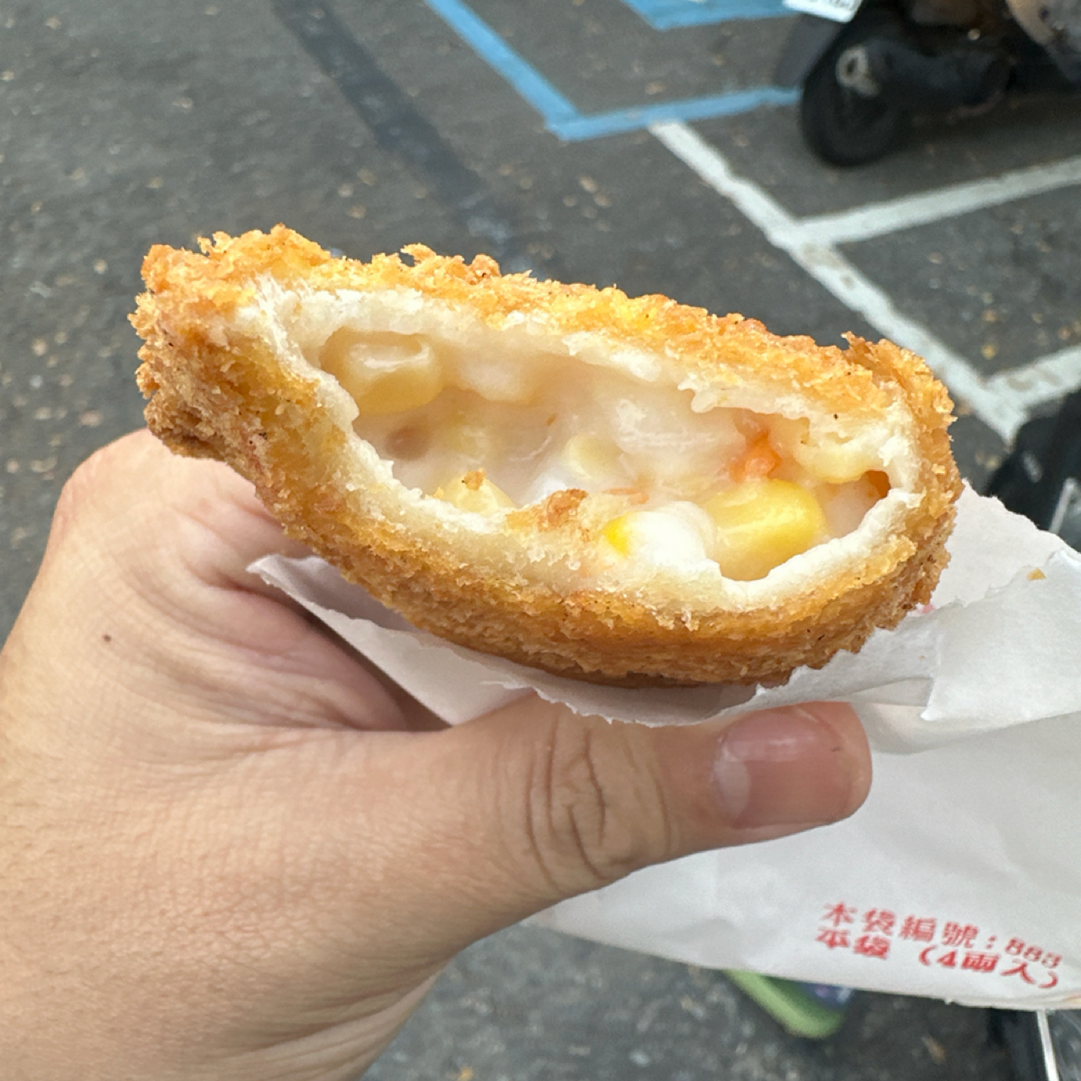 Menu image of 無名炸物店: 玉米酥，內部是台式玉米濃湯餡料（甜的） shot by 釋晨