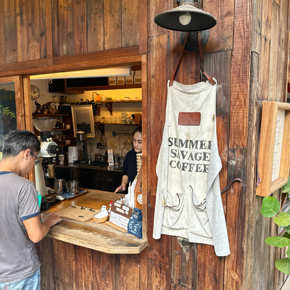 Vibe image of 夏野豆行: 店面呈現溫暖的木質調 shot by 阿波卡
