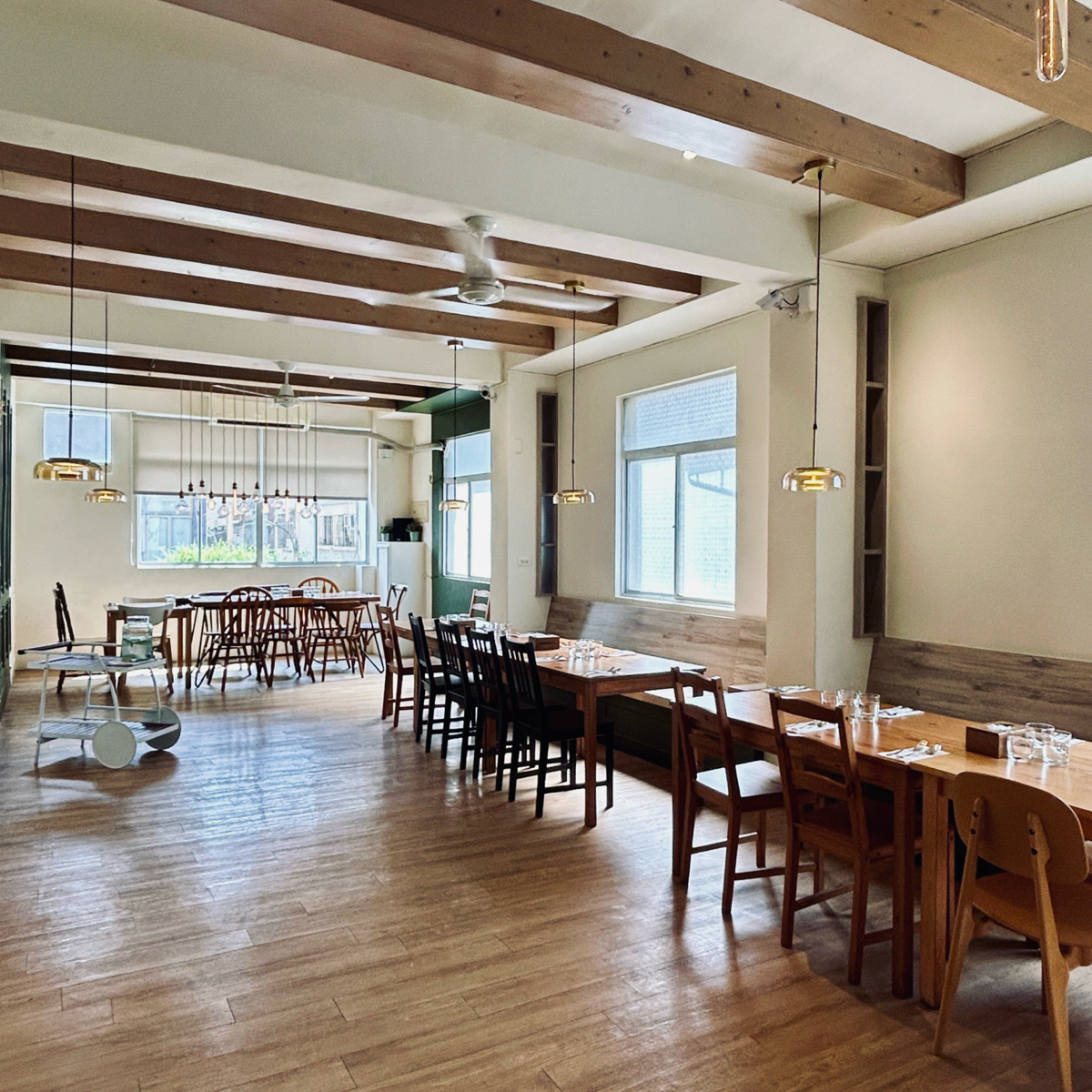 Vibe image of No.4 Pasta 義大利麵肆號商行: 二樓空間很適合聚餐
冷氣開很強很加分 shot by Shiny