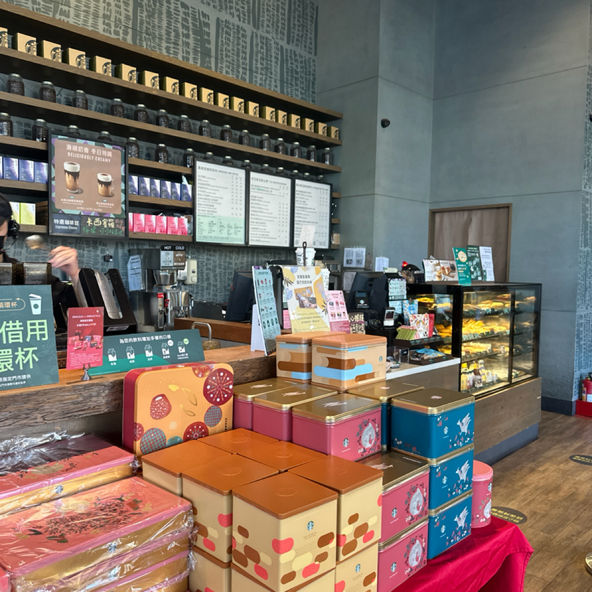 Vibe image of 星巴克市政店: 點餐區 shot by Coocolab