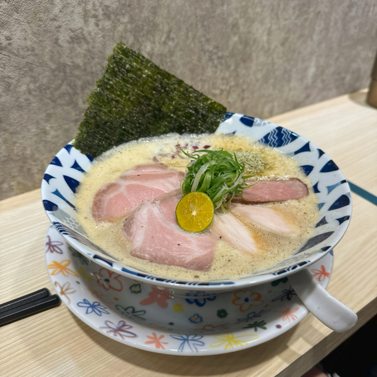 Meal image of 數寄屋 銀虎 ぎょかい鷄白湯らーめん専門店: 稻褐&#x2F;銀虎魚介雞湯拉麵（濃） shot by Jacker