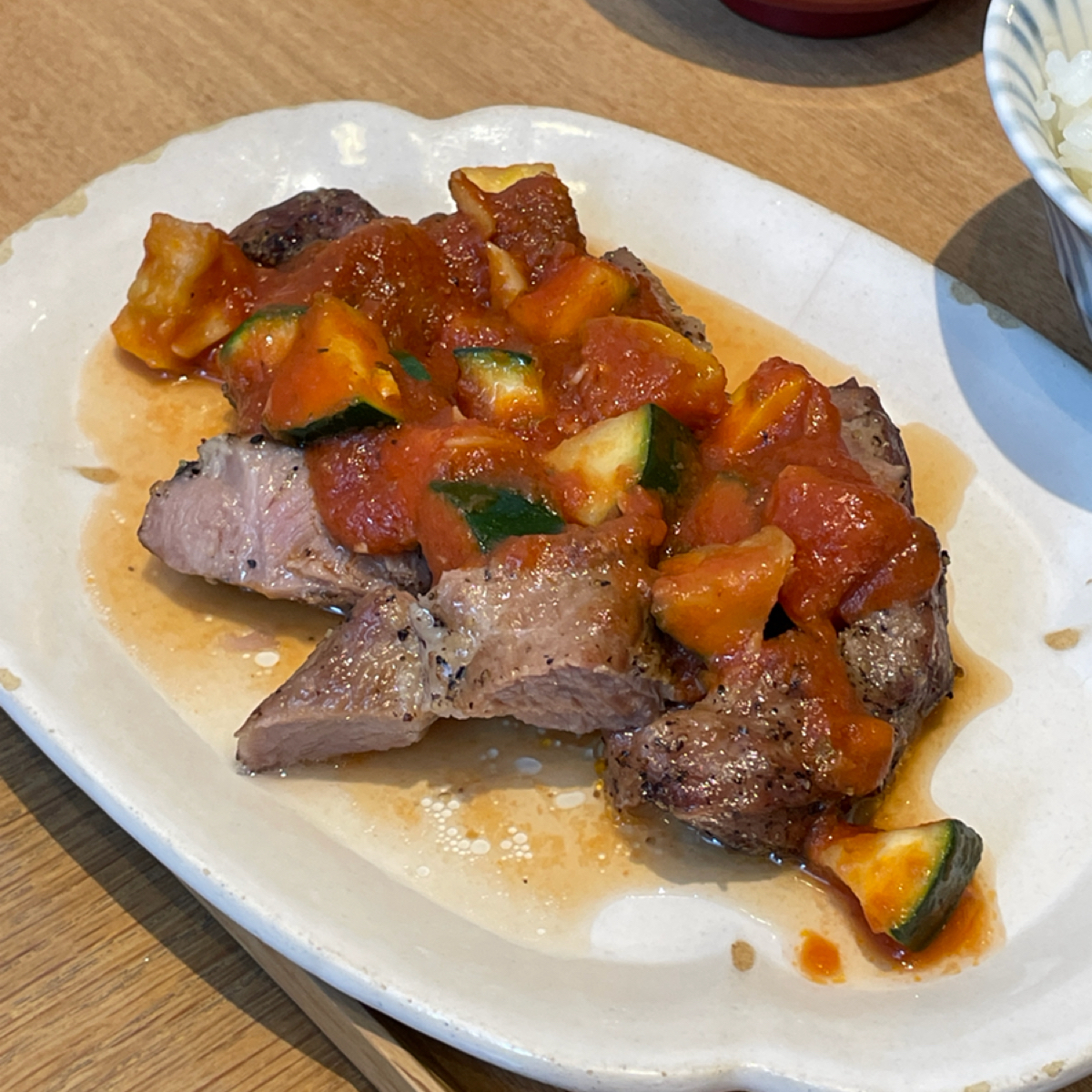 小器食堂 微風南山店 的餐點圖片：番茄櫛瓜豚肉排 由Freddy Liu 拍攝