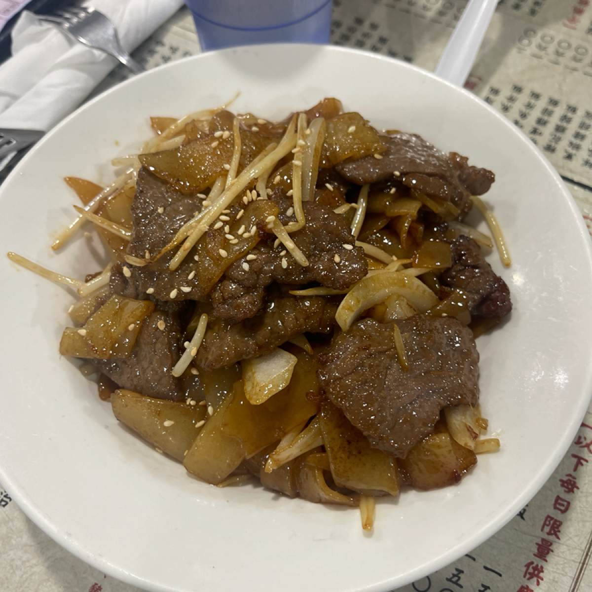 香港鑫華茶餐廳 のレストランの写真：- 乾炒牛肉河 $200 by等下吃什麼 