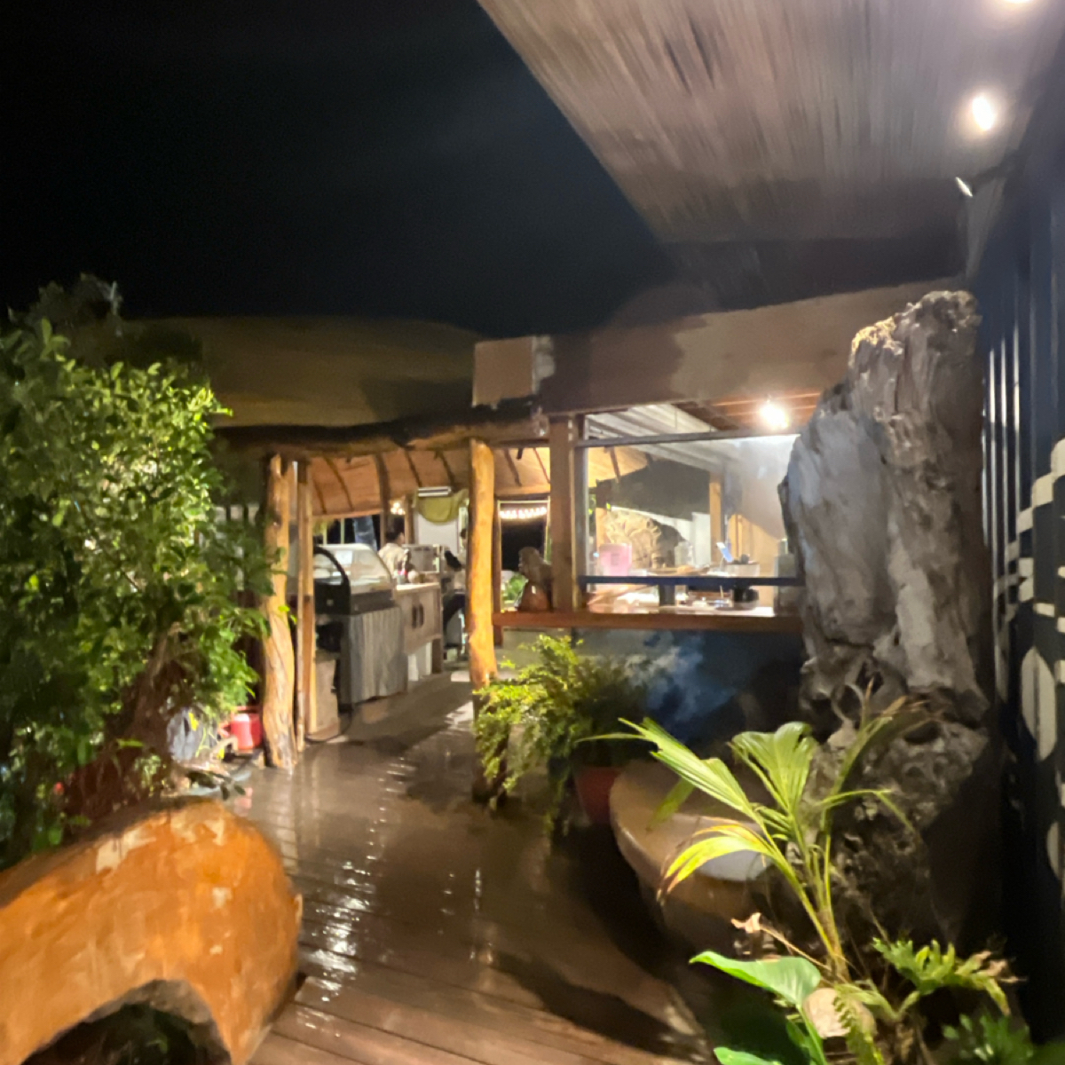 Vibe image of 打鹿岸（湛藍邊境）: 店門口 shot by Yo