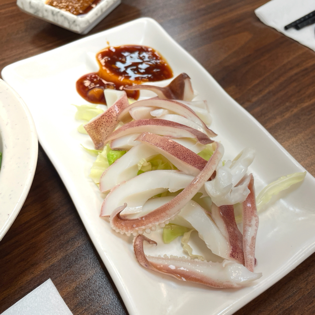 Meal image of 鮮魚鱻蝦仁飯: 小卷冷盤 $110 🌕🌑🌑🌑🌑
因為有人愛吃小卷，才點了這份冷盤，
但真的是💸💸💸� shot by 一刻又一嗑