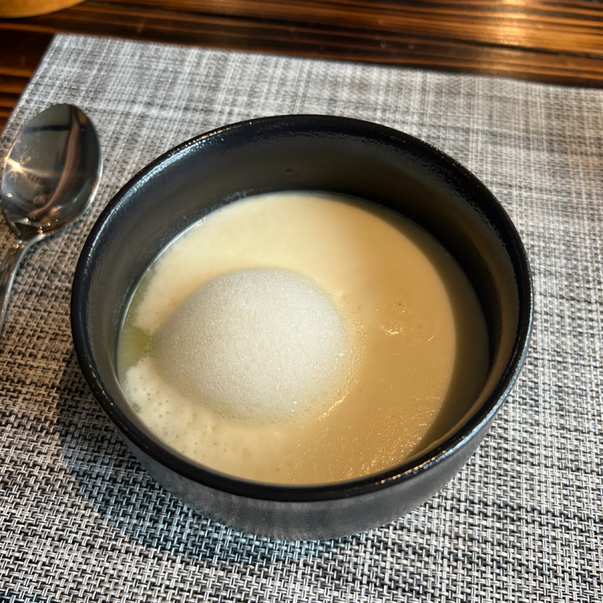 廢墟餐廳 Restaurant feishu のレストランの写真：絲瓜濃湯•洋芋泡沫·蛤蝸泡泡 by七咪 