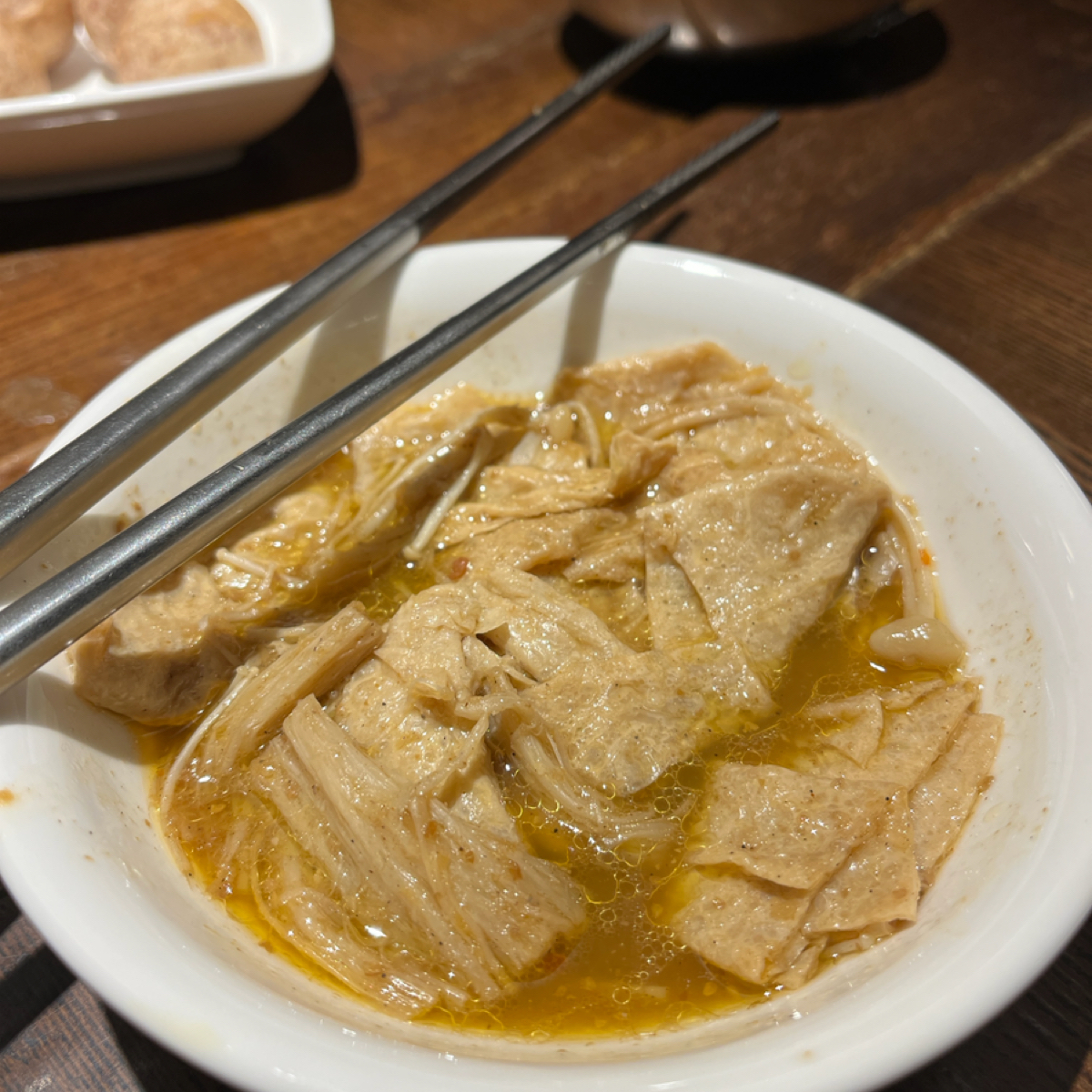 Meal image of 春水堂 朝富店: 金針豆皮$90 shot by Qoo