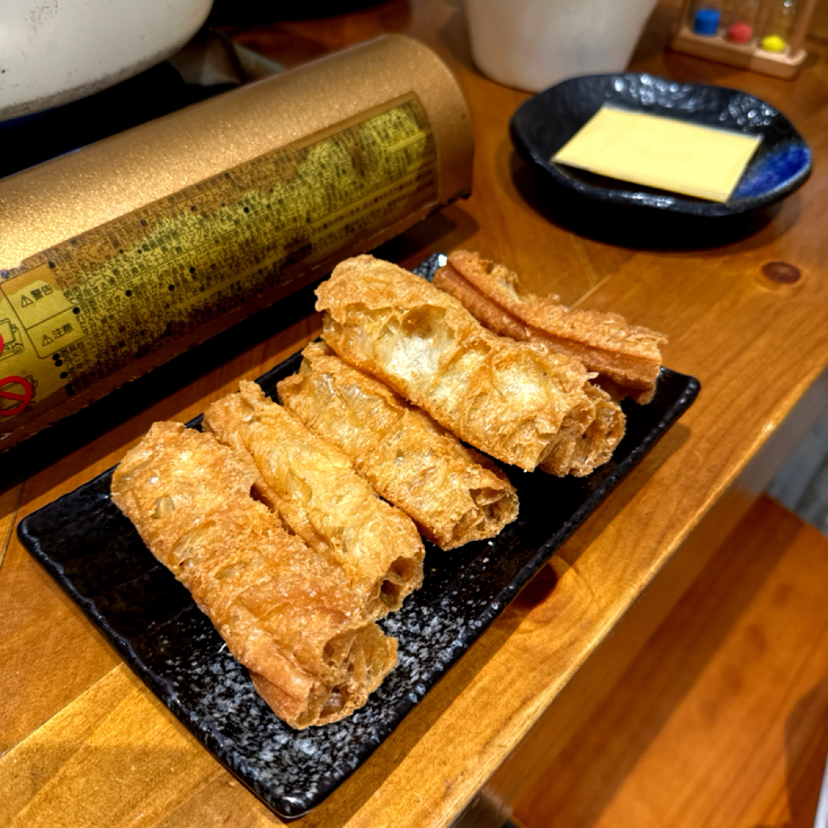 Meal image of 辣椒多一點麻辣鍋物: 麻辣鍋好朋友，套餐附的老油條。 shot by 每個人都在找他的貓